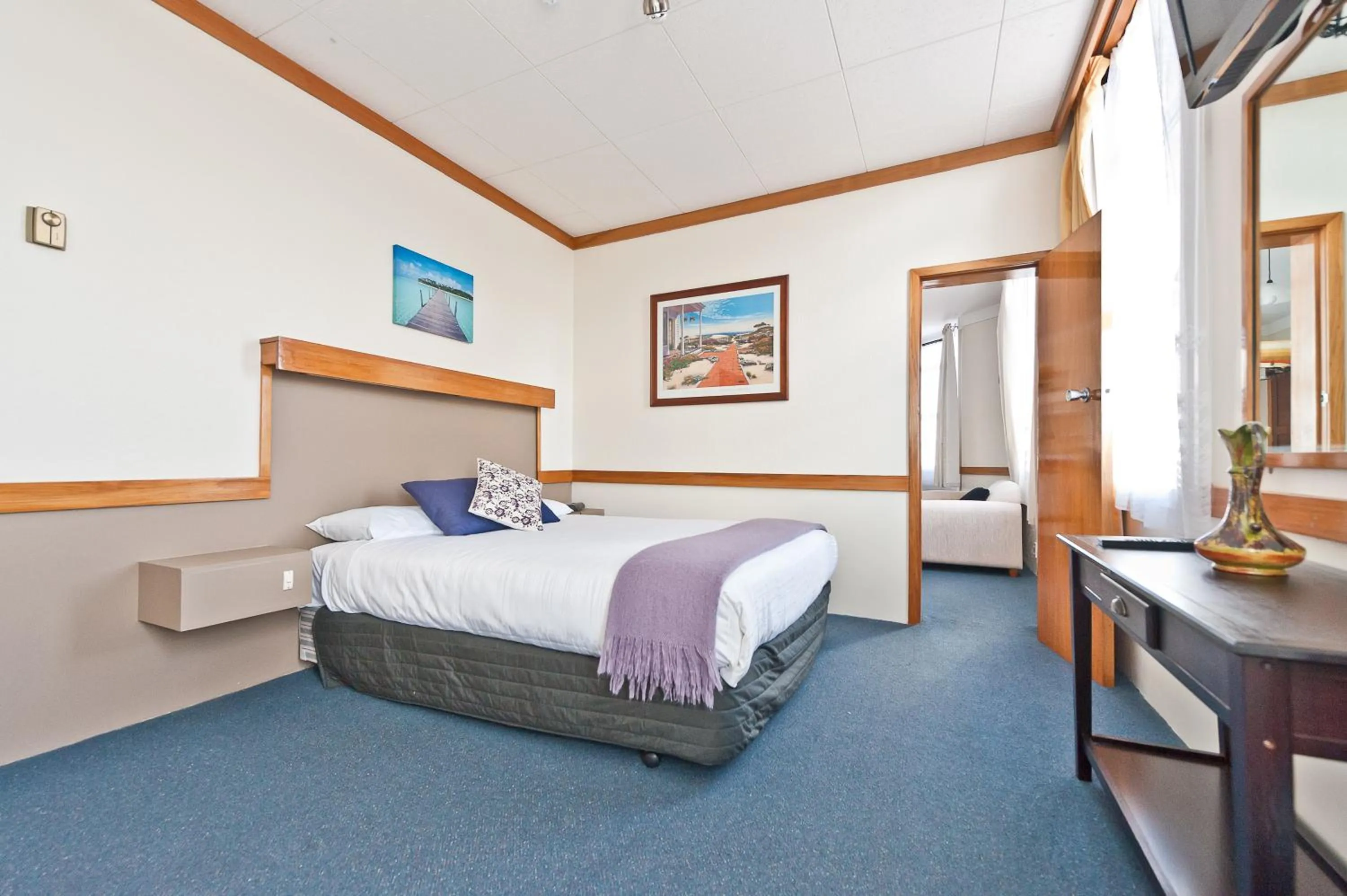 Bed in The Grand Hotel Wanganui