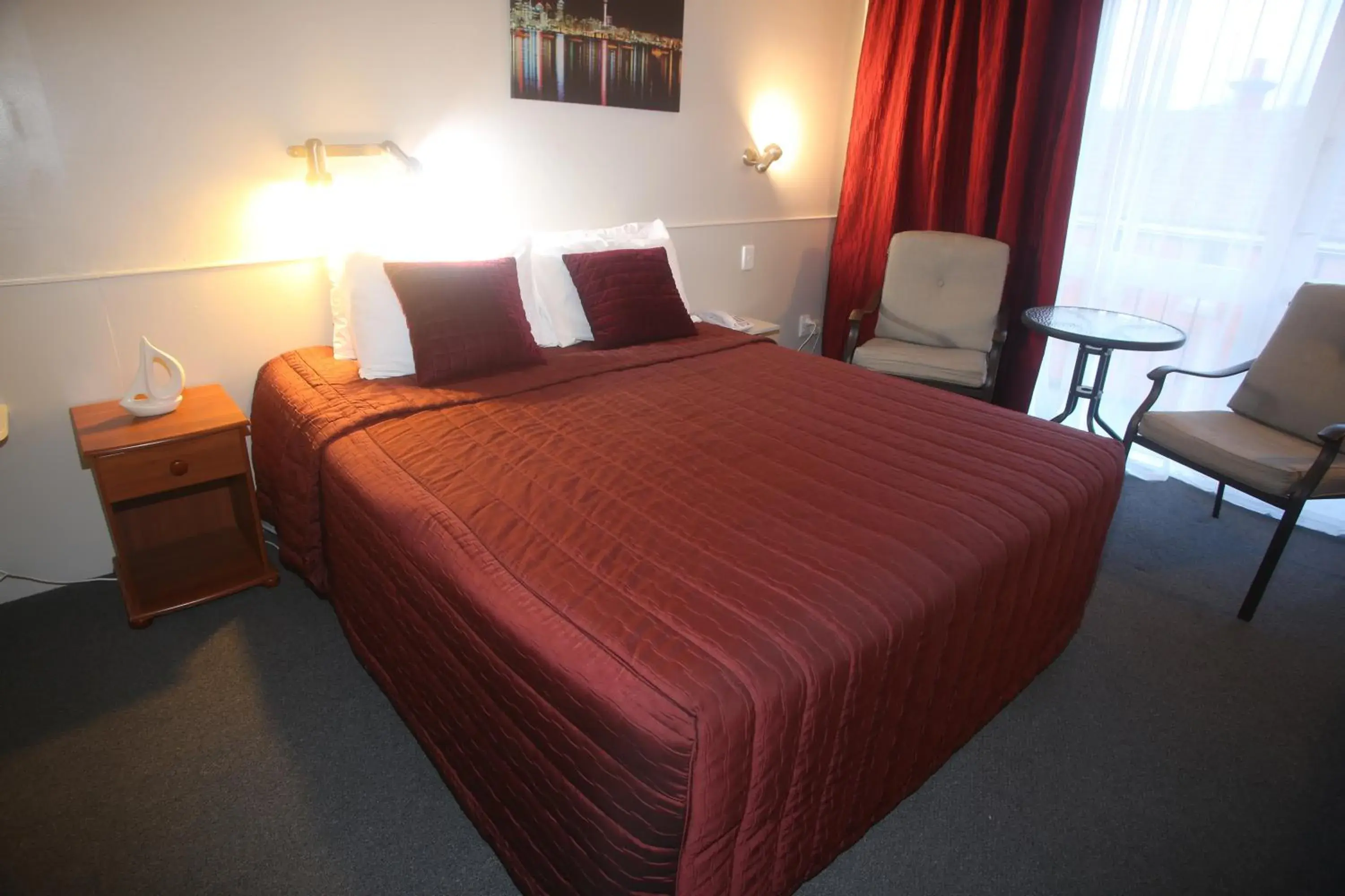 Queen Room with Balcony in The Grand Hotel Wanganui Queen Room with Balcony in The Grand Hotel Wanganui