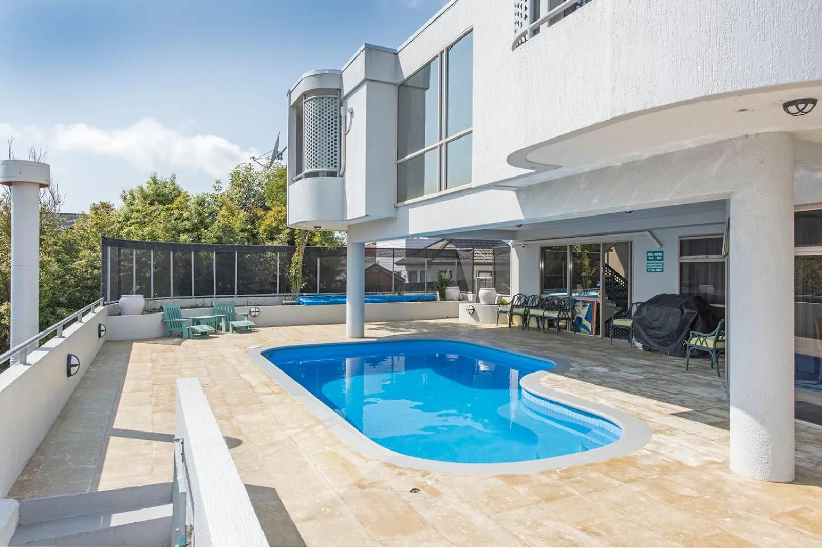 Swimming pool in Carnmore Hotel Takapuna