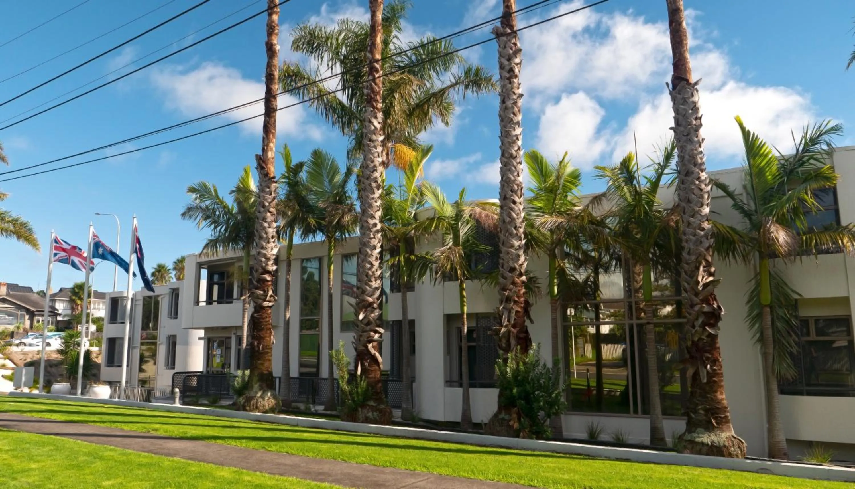 Facade/entrance in Carnmore Hotel Takapuna