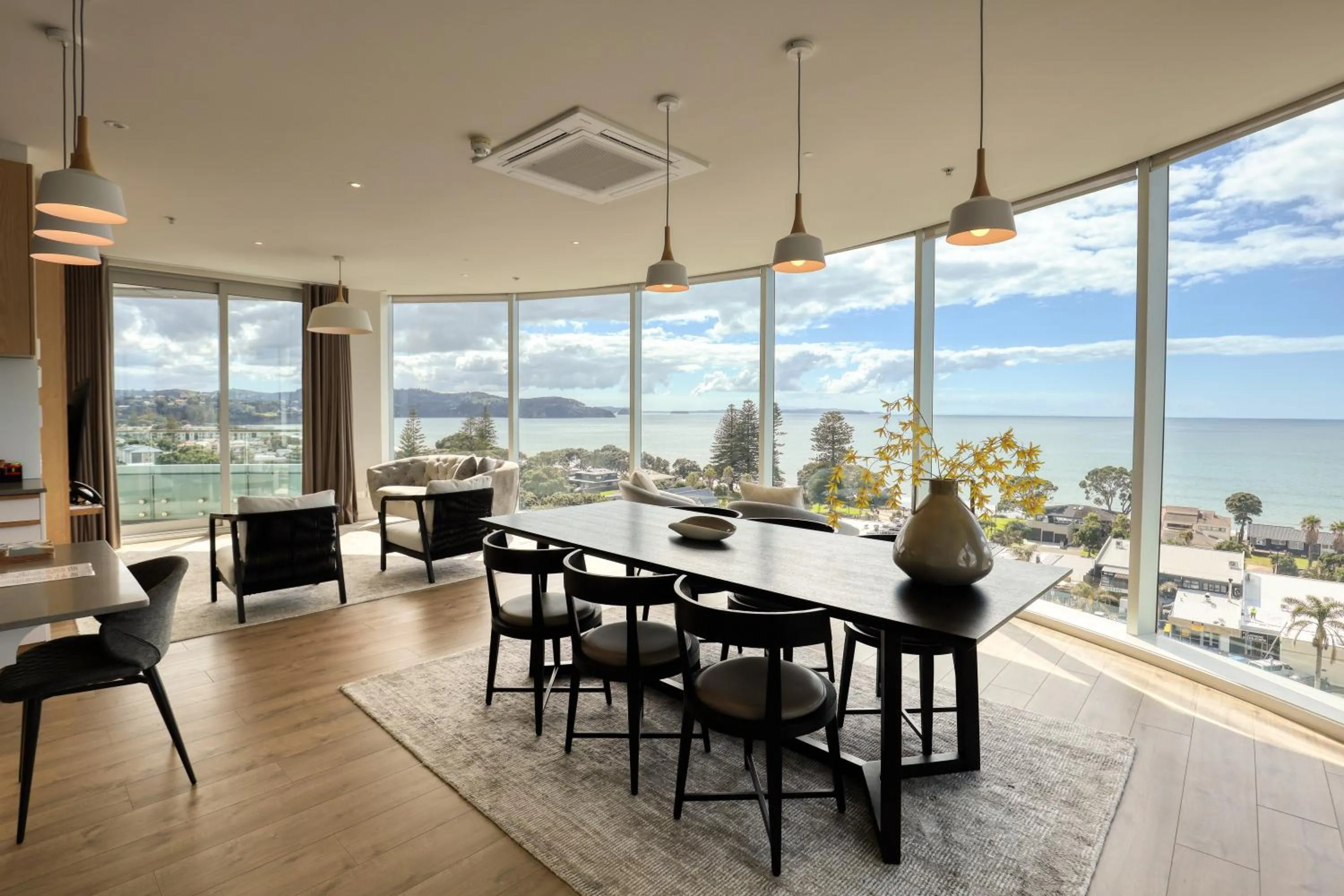 Dining area in Marsden Suites Nautilus Orewa
