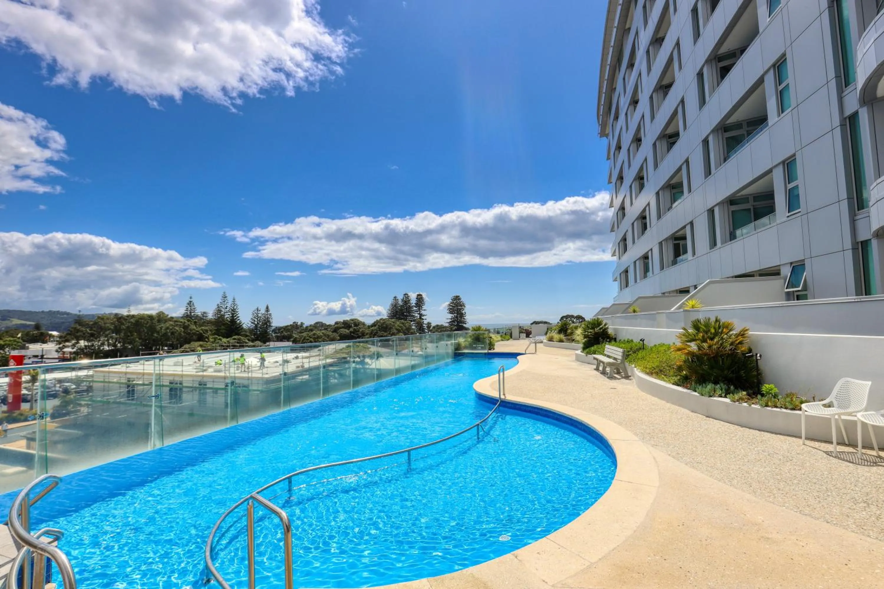 Swimming pool in Marsden Suites Nautilus Orewa