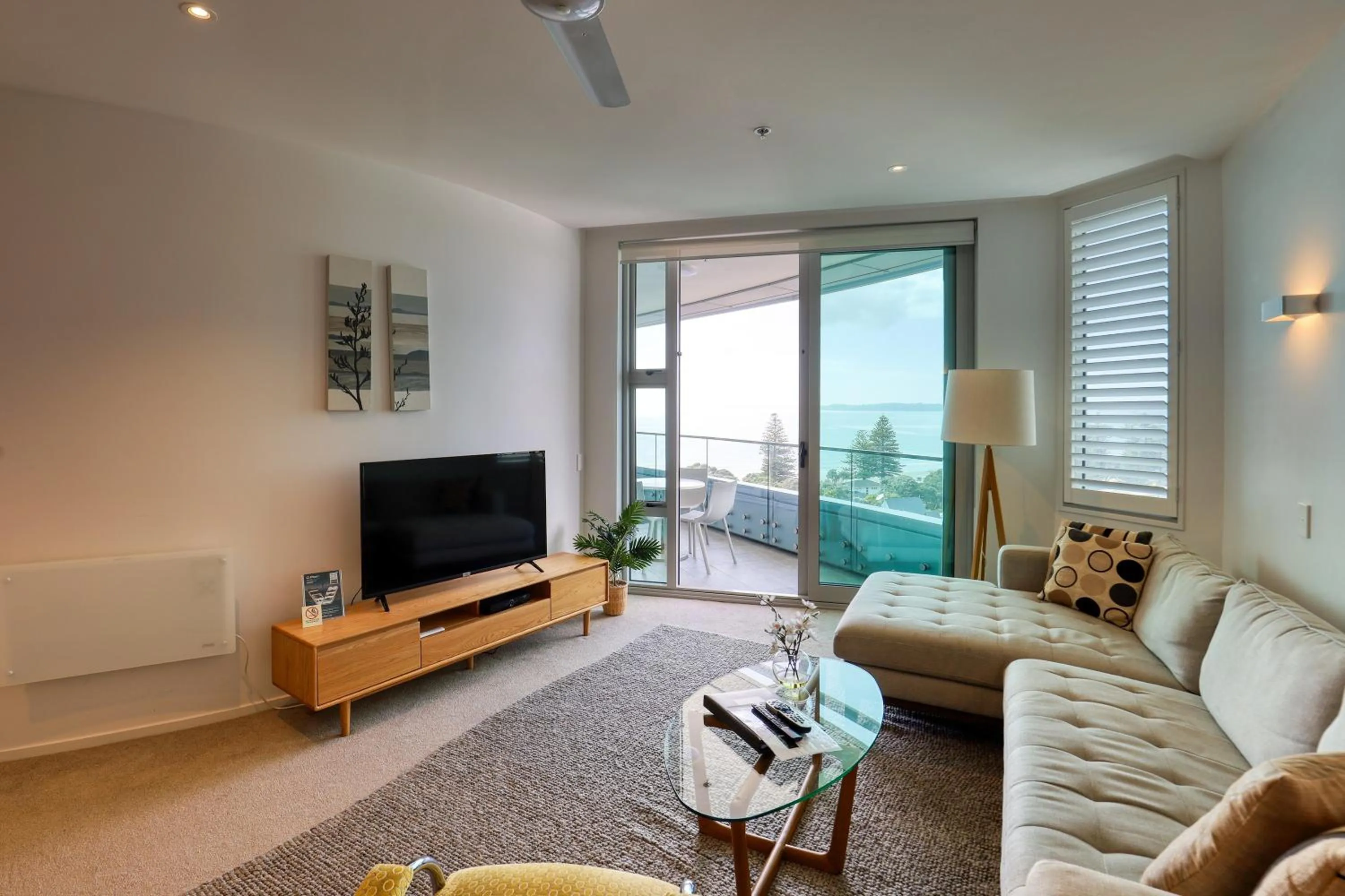 TV and multimedia in Marsden Suites Nautilus Orewa