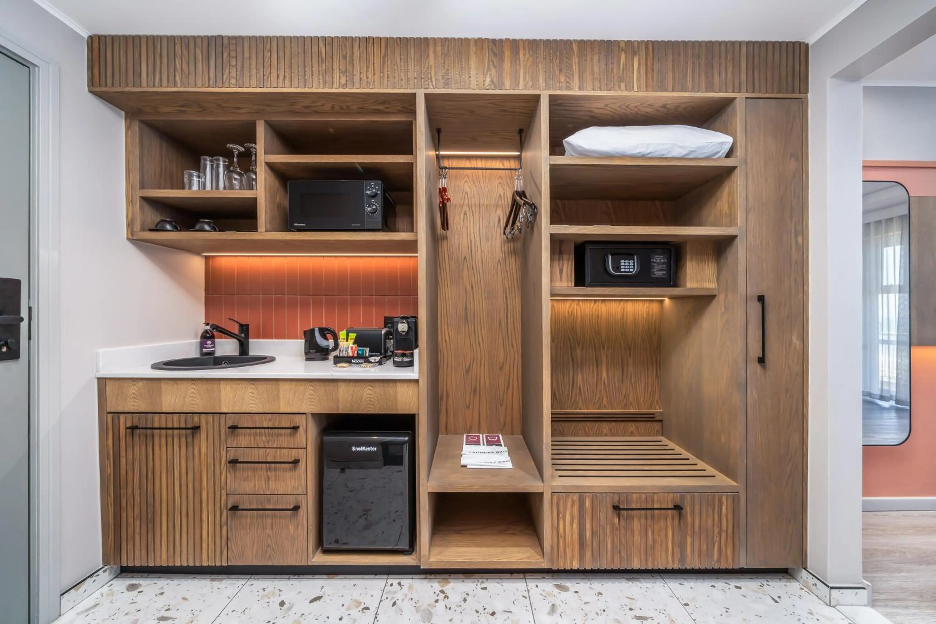 Kitchen or kitchenette in Courtyard Hotel Gqeberha