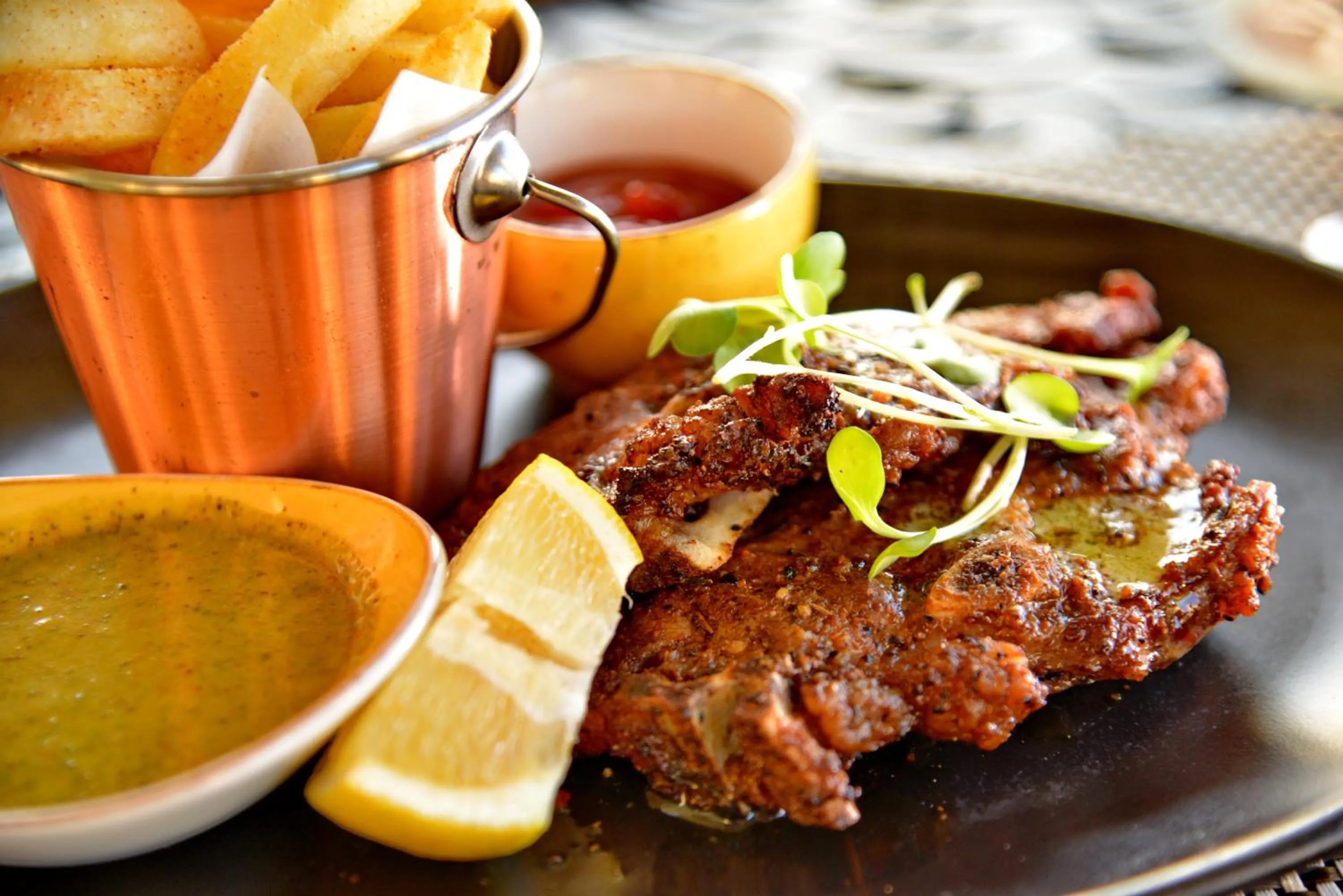 Restaurant/places to eat in Courtyard Hotel Gqeberha