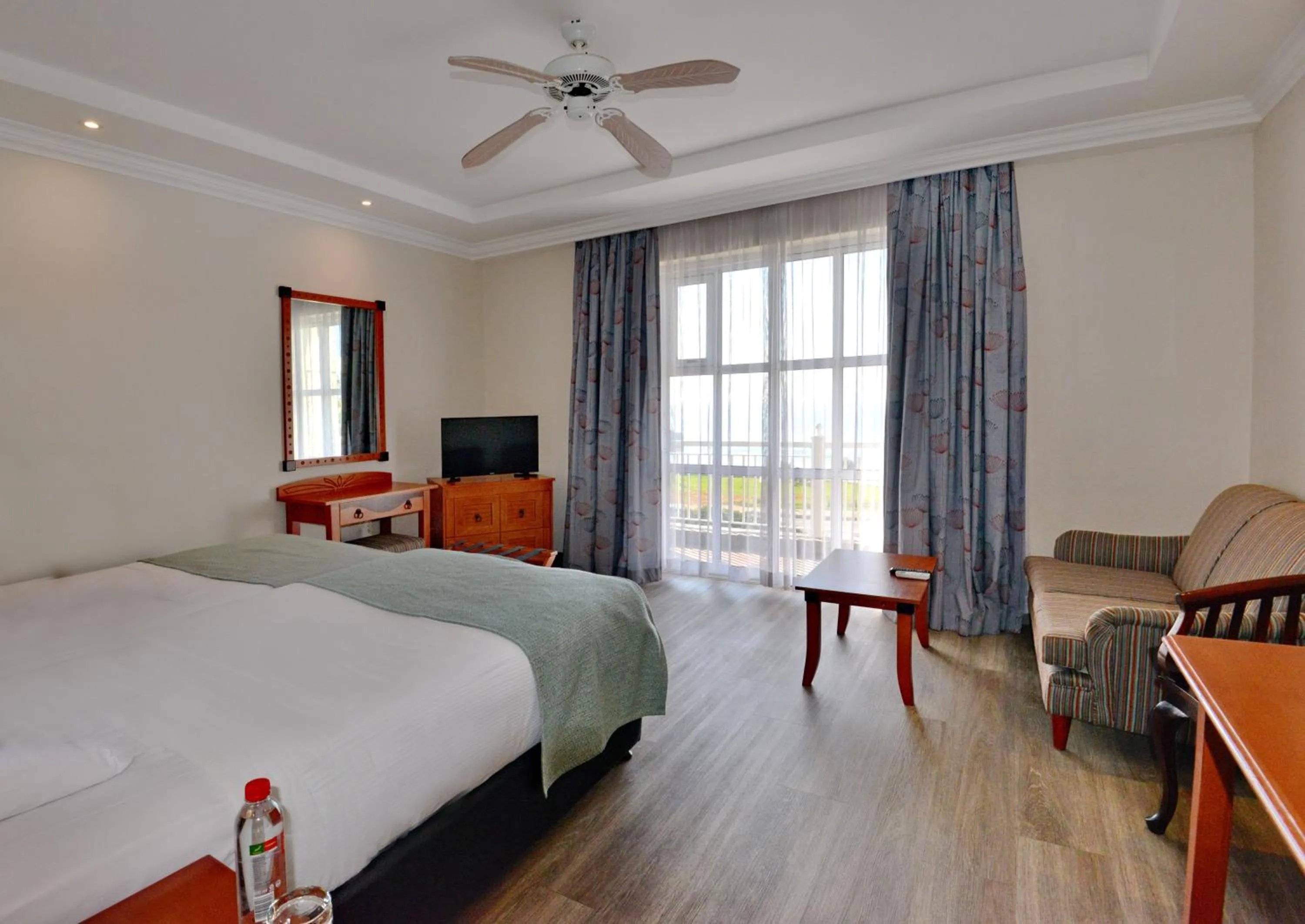 Bed in Courtyard Hotel Gqeberha