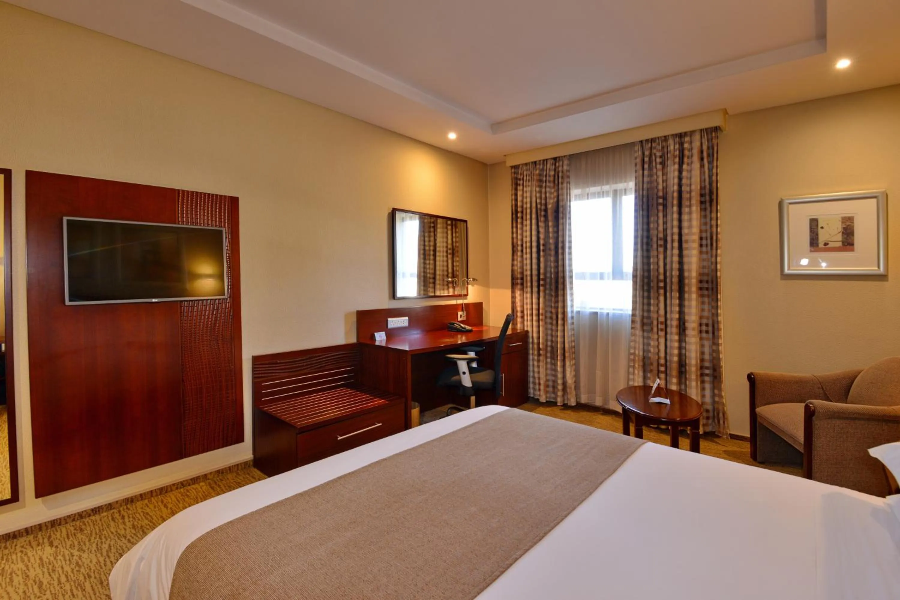 Bedroom, Bed in City Lodge Hotel Johannesburg Airport, Barbara Road