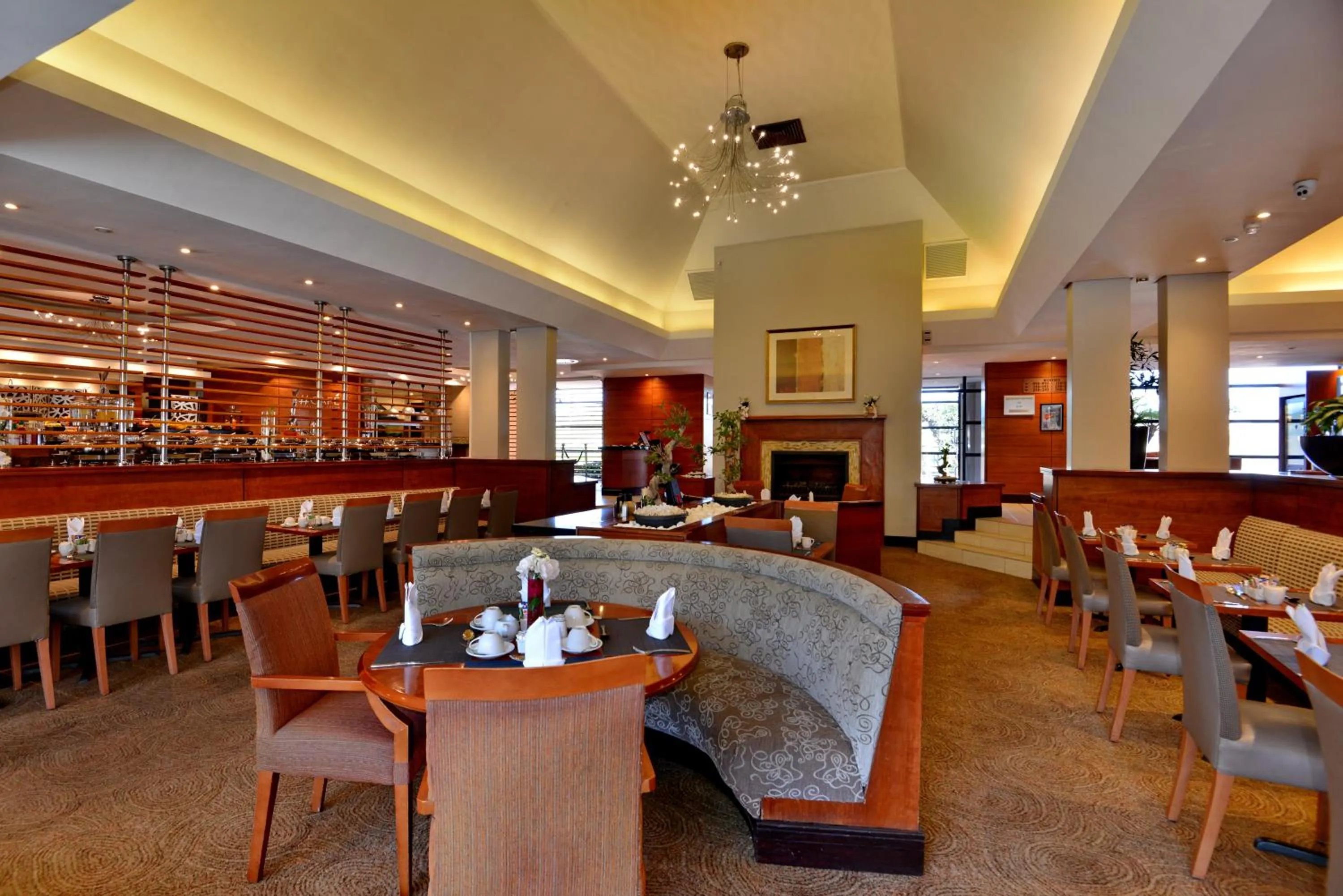 Restaurant/places to eat in City Lodge Hotel Johannesburg Airport, Barbara Road