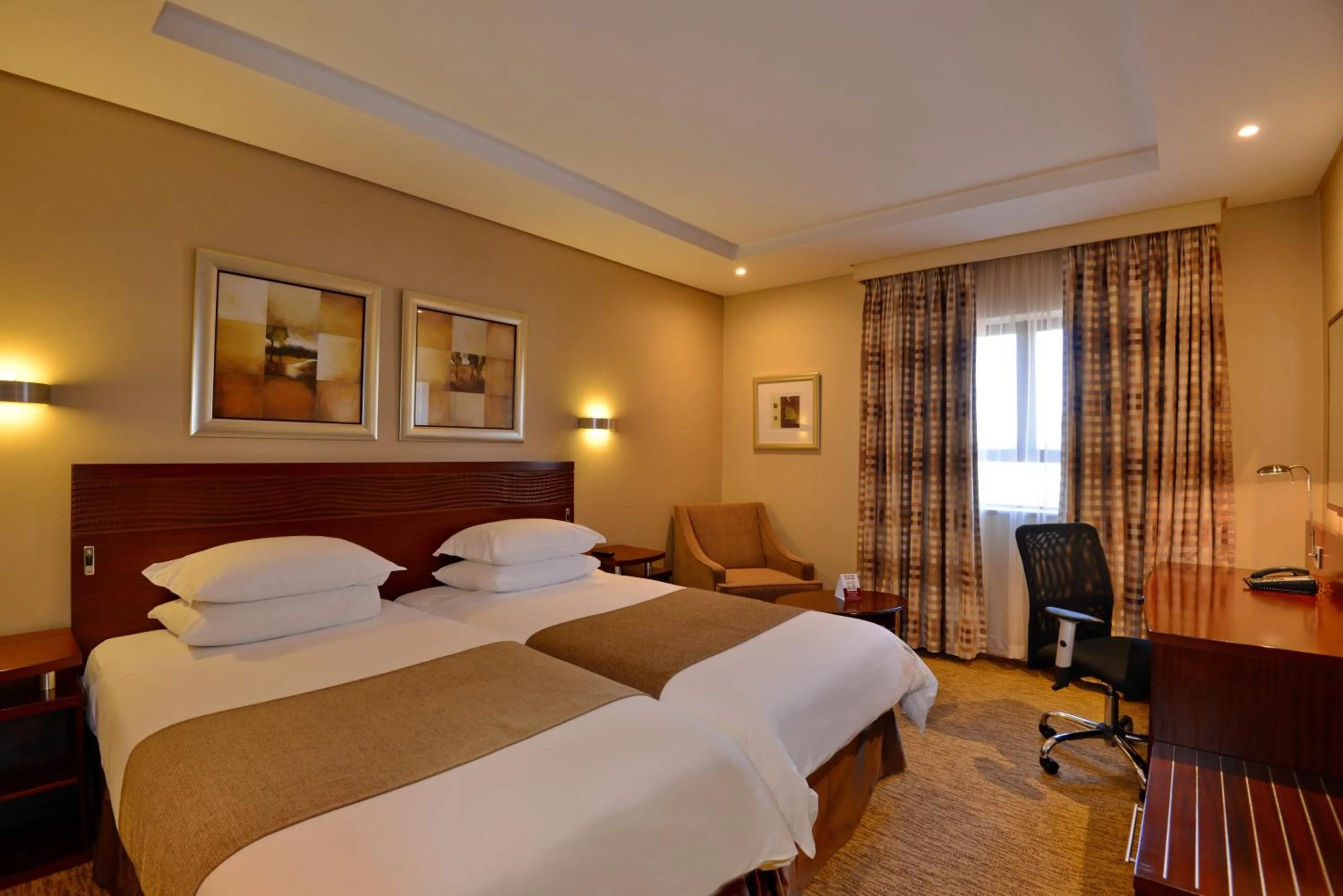 Bedroom, Bed in City Lodge Hotel Johannesburg Airport, Barbara Road