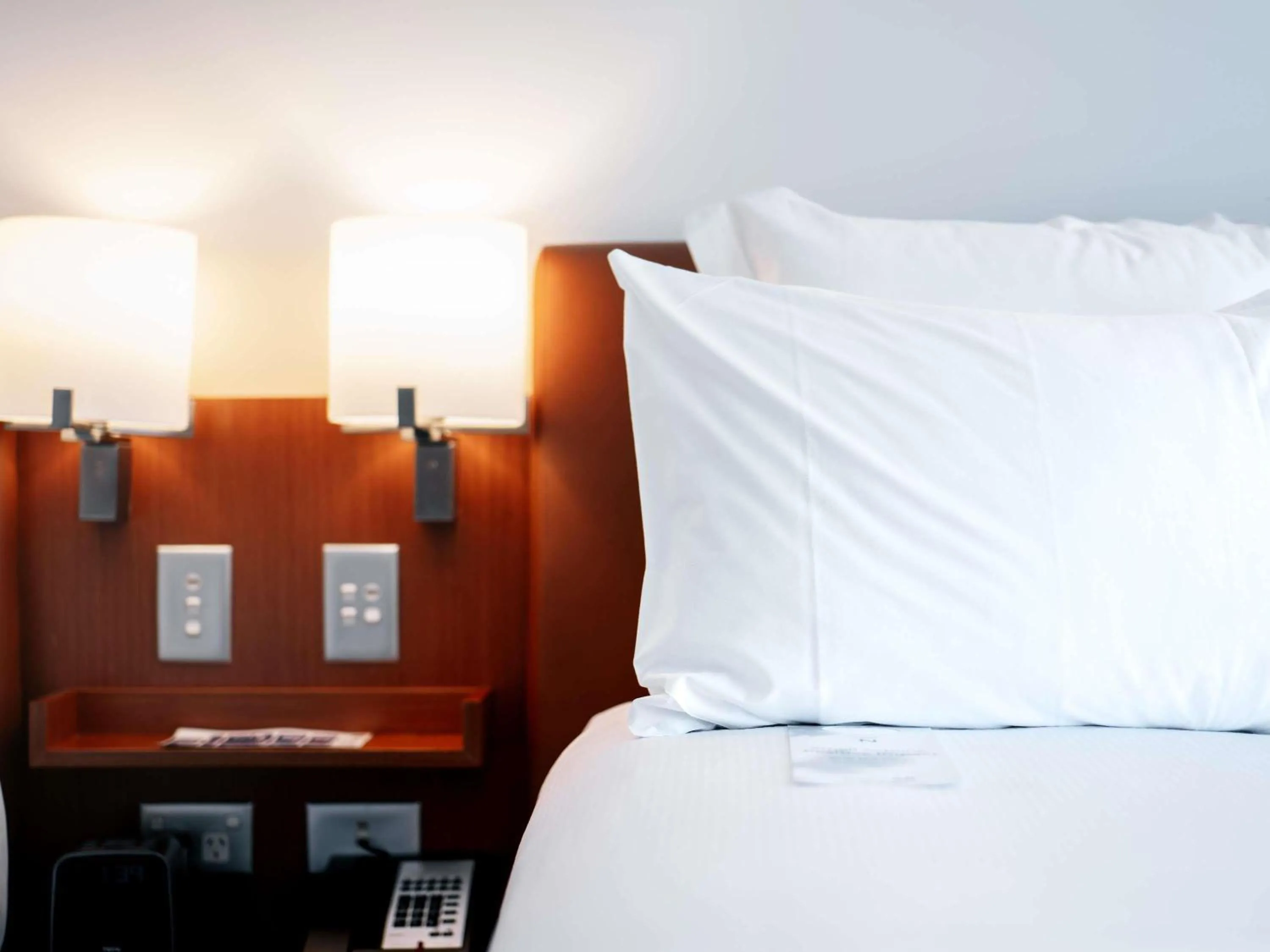 Bedroom, Bed in Novotel Christchurch Cathedral Square