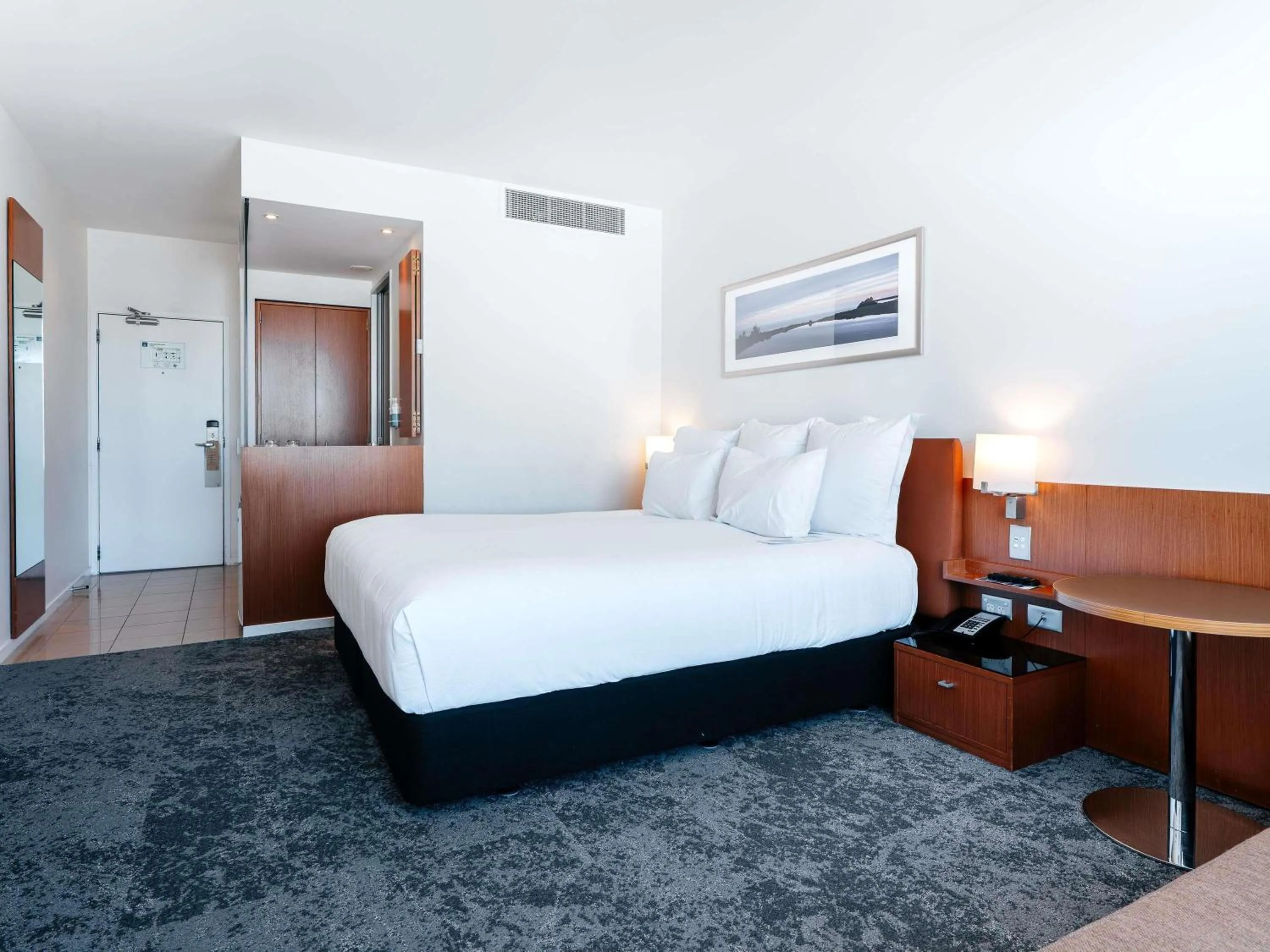 Bedroom, Bed in Novotel Christchurch Cathedral Square