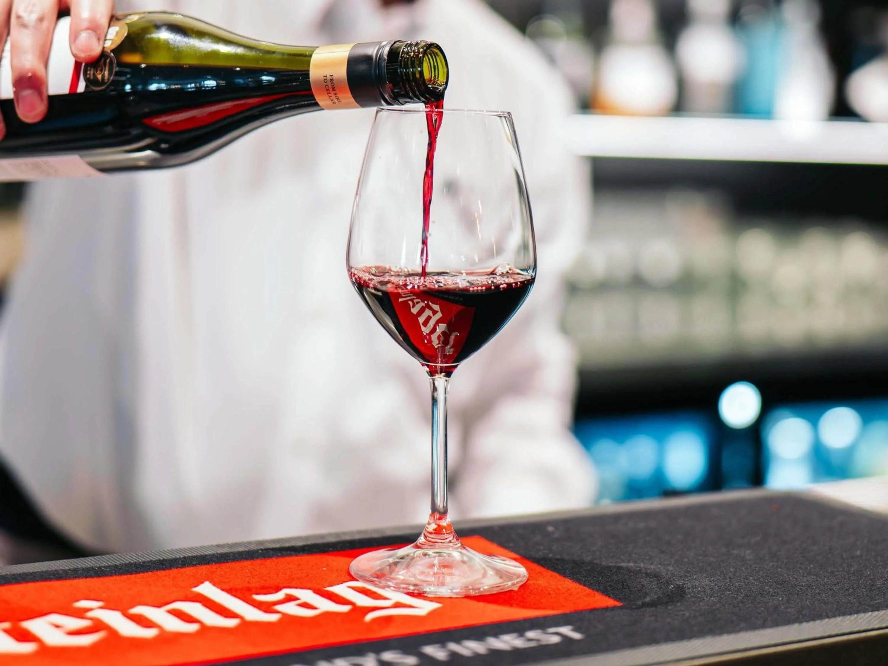 Lounge or bar in Novotel Christchurch Cathedral Square