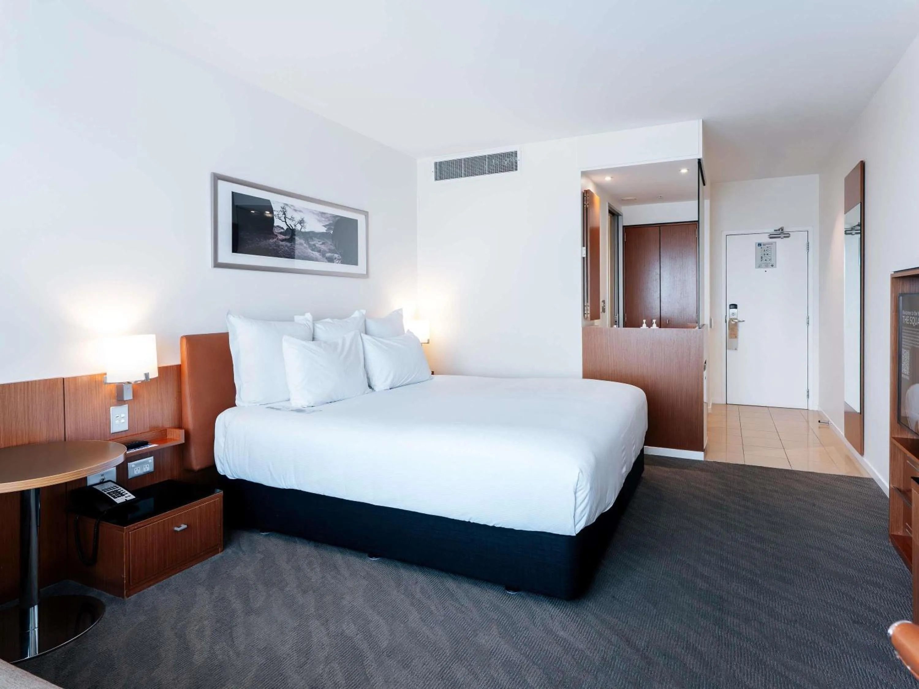 Bedroom, Bed in Novotel Christchurch Cathedral Square