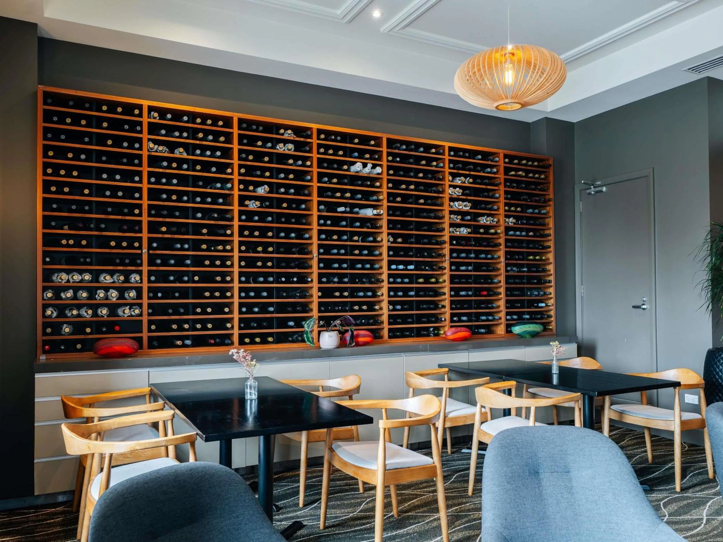 Lounge or bar in Novotel Christchurch Cathedral Square