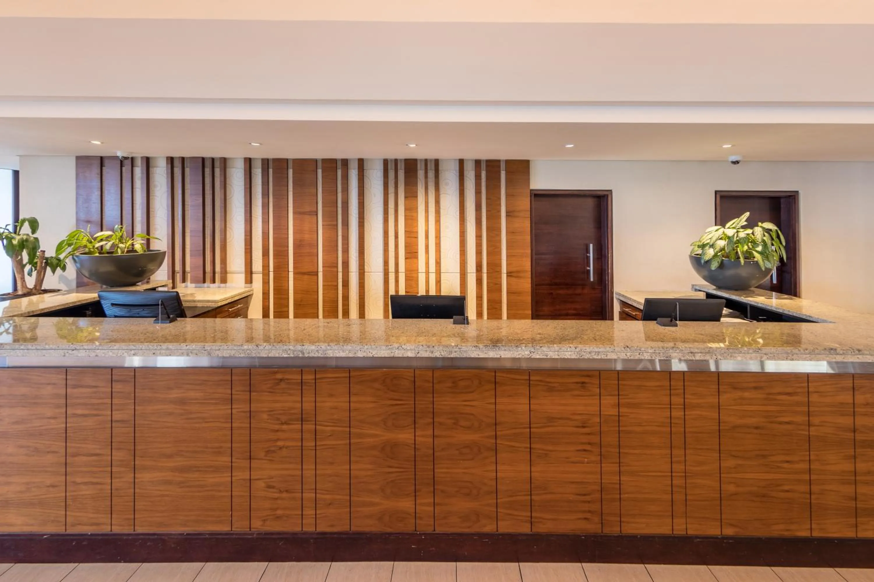 Lobby or reception in City Lodge Hotel Gqeberha