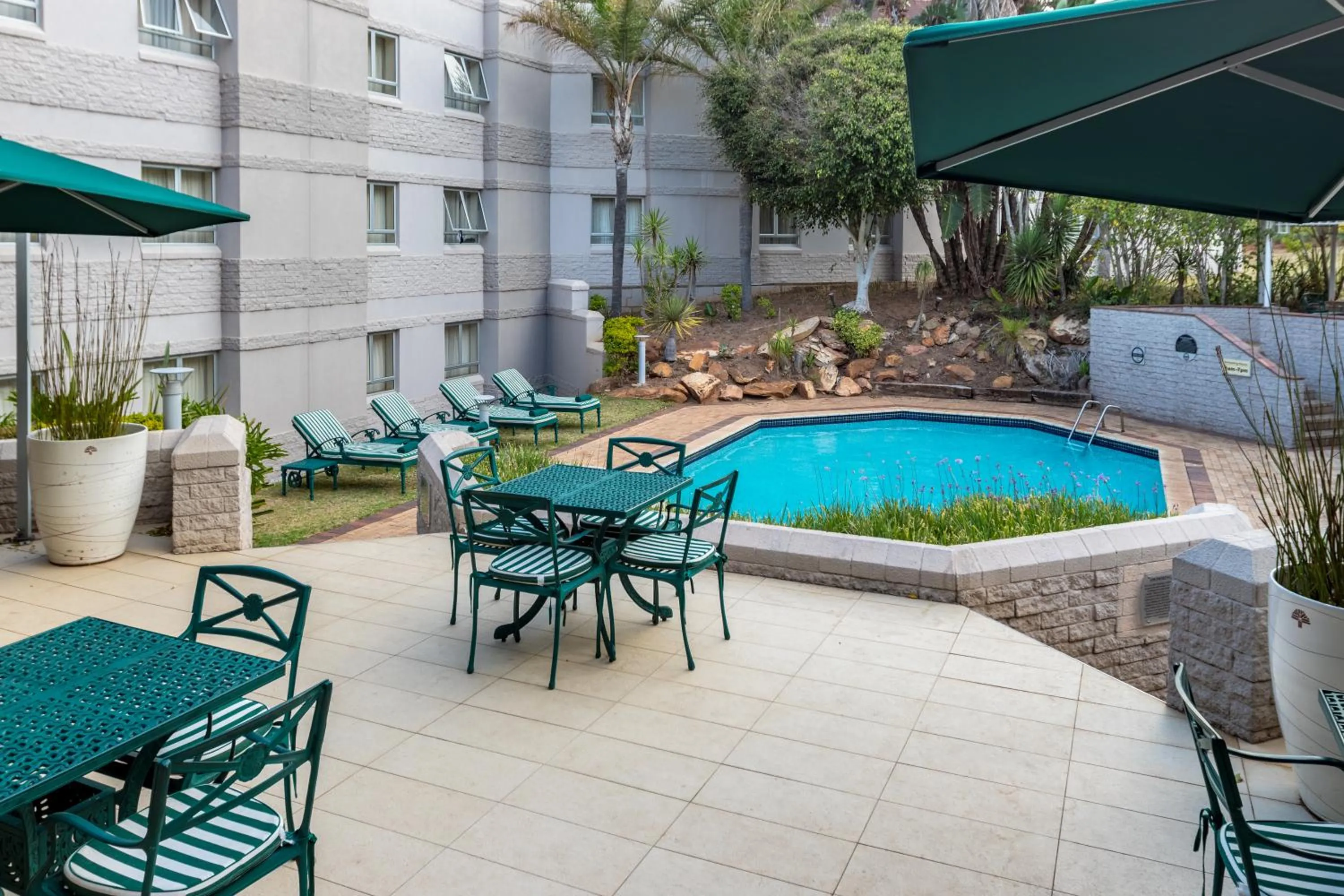 Patio in City Lodge Hotel Gqeberha