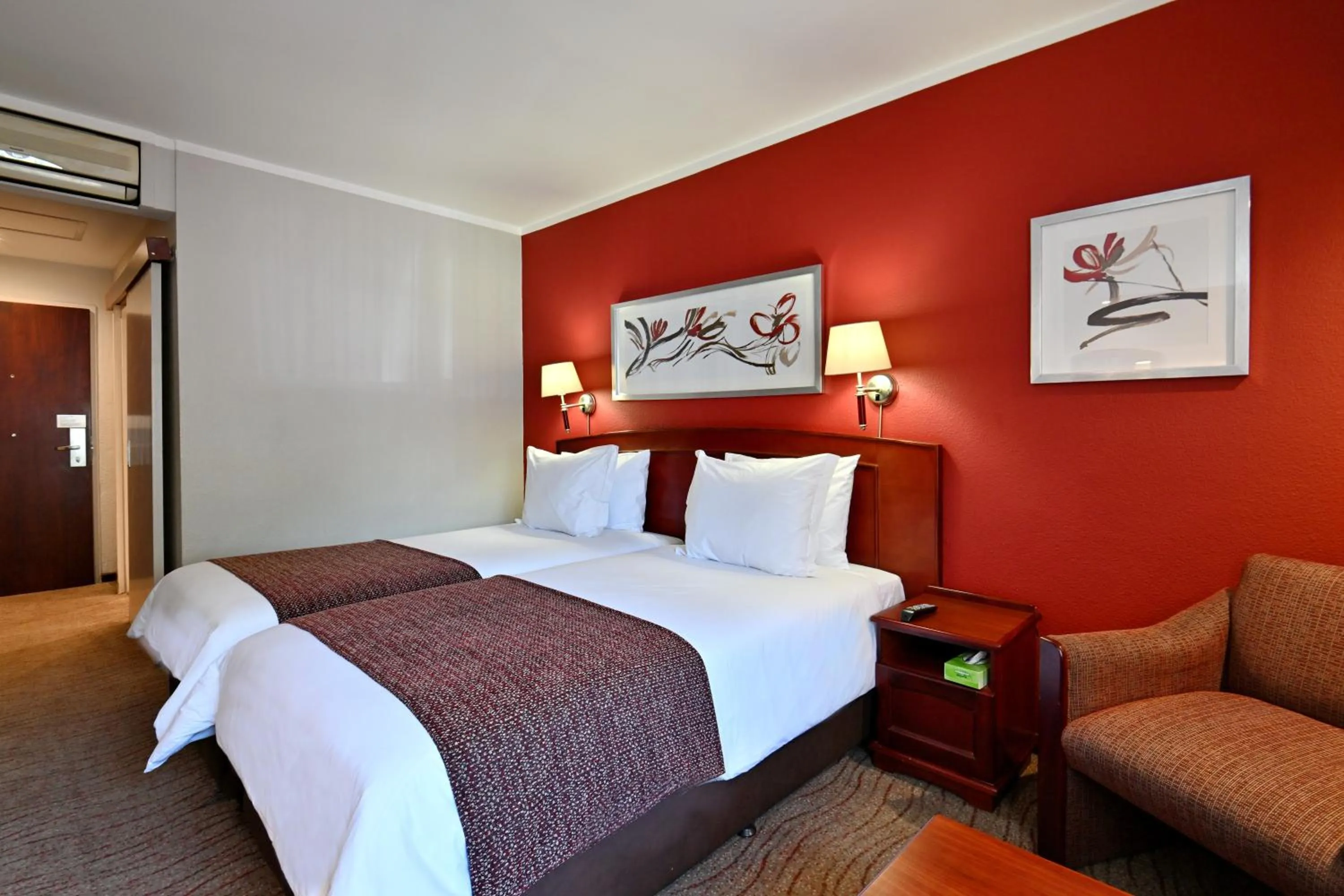 Bedroom, Bed in City Lodge Hotel Sandton, Morningside