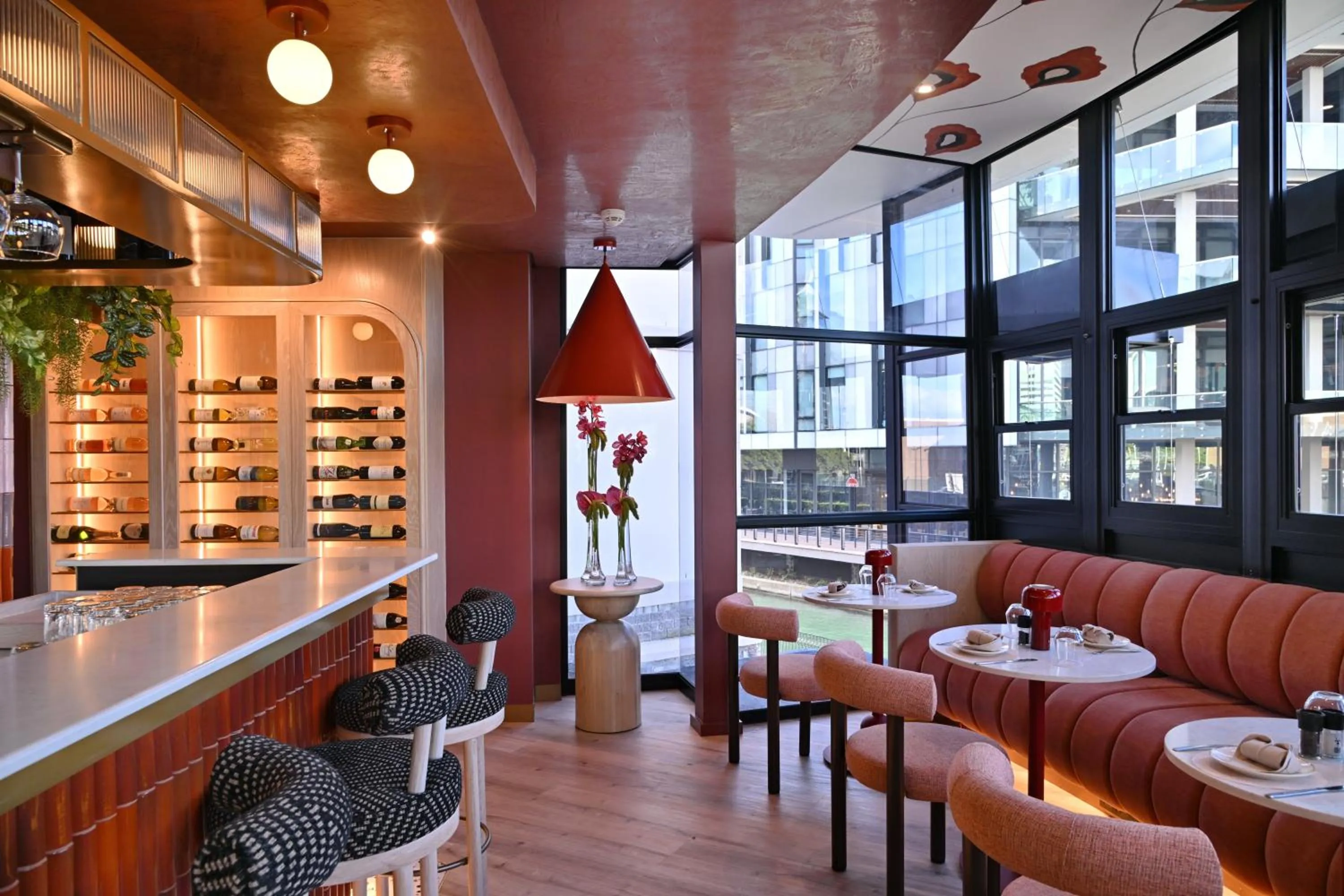 Lounge or bar in City Lodge Hotel V&A Waterfront