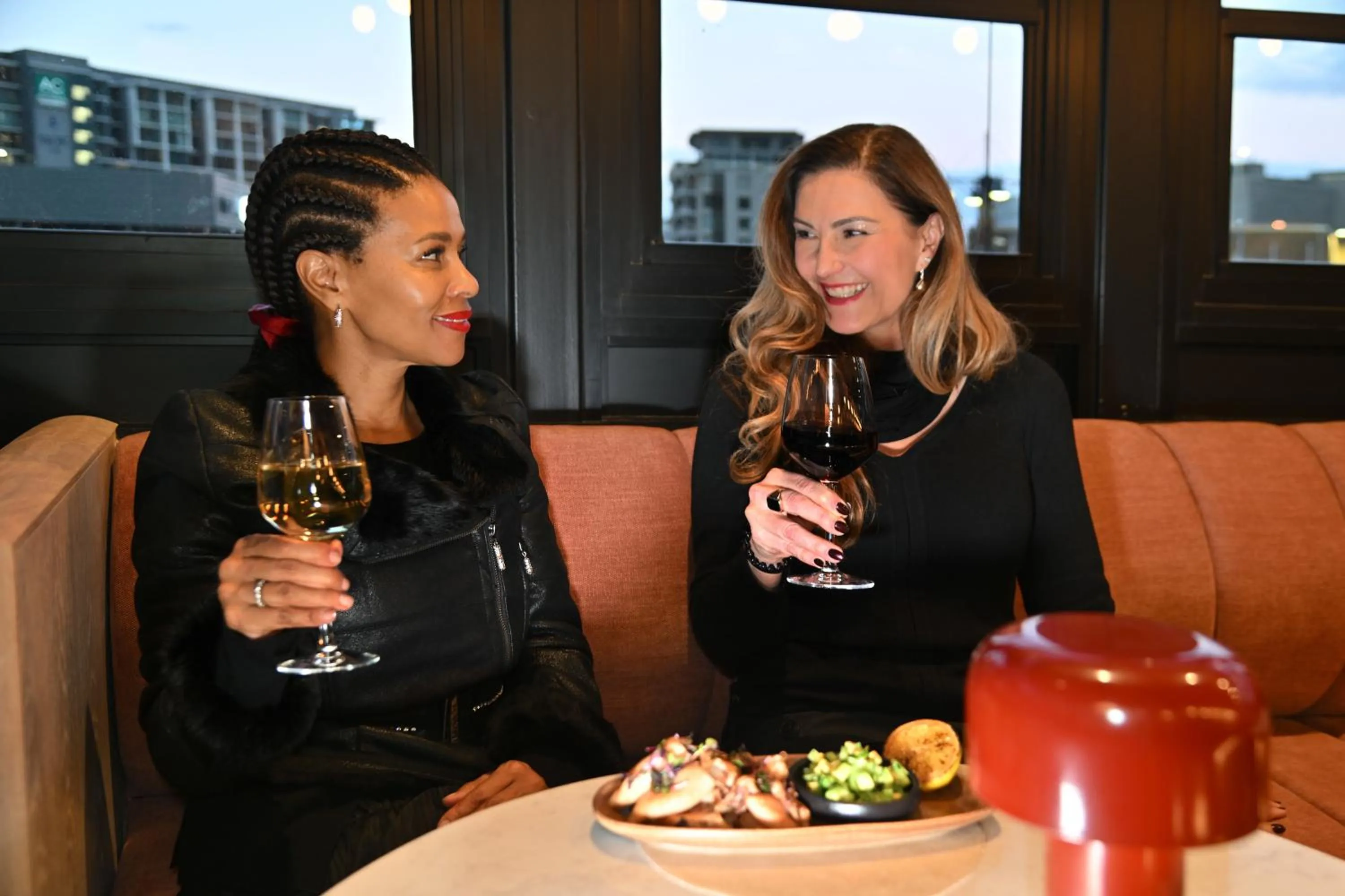 Lounge or bar in City Lodge Hotel V&A Waterfront