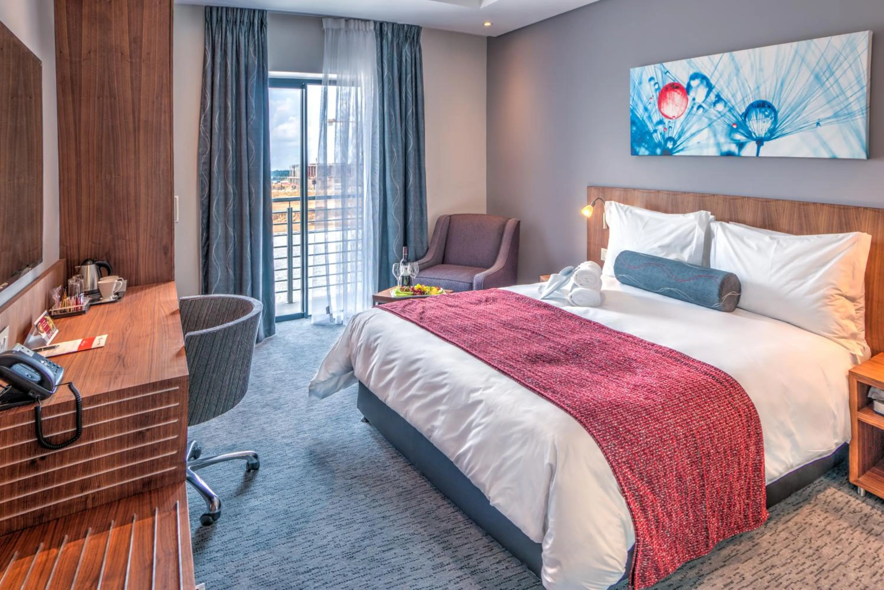 Double Room - Smoking in City Lodge Hotel Waterfall City