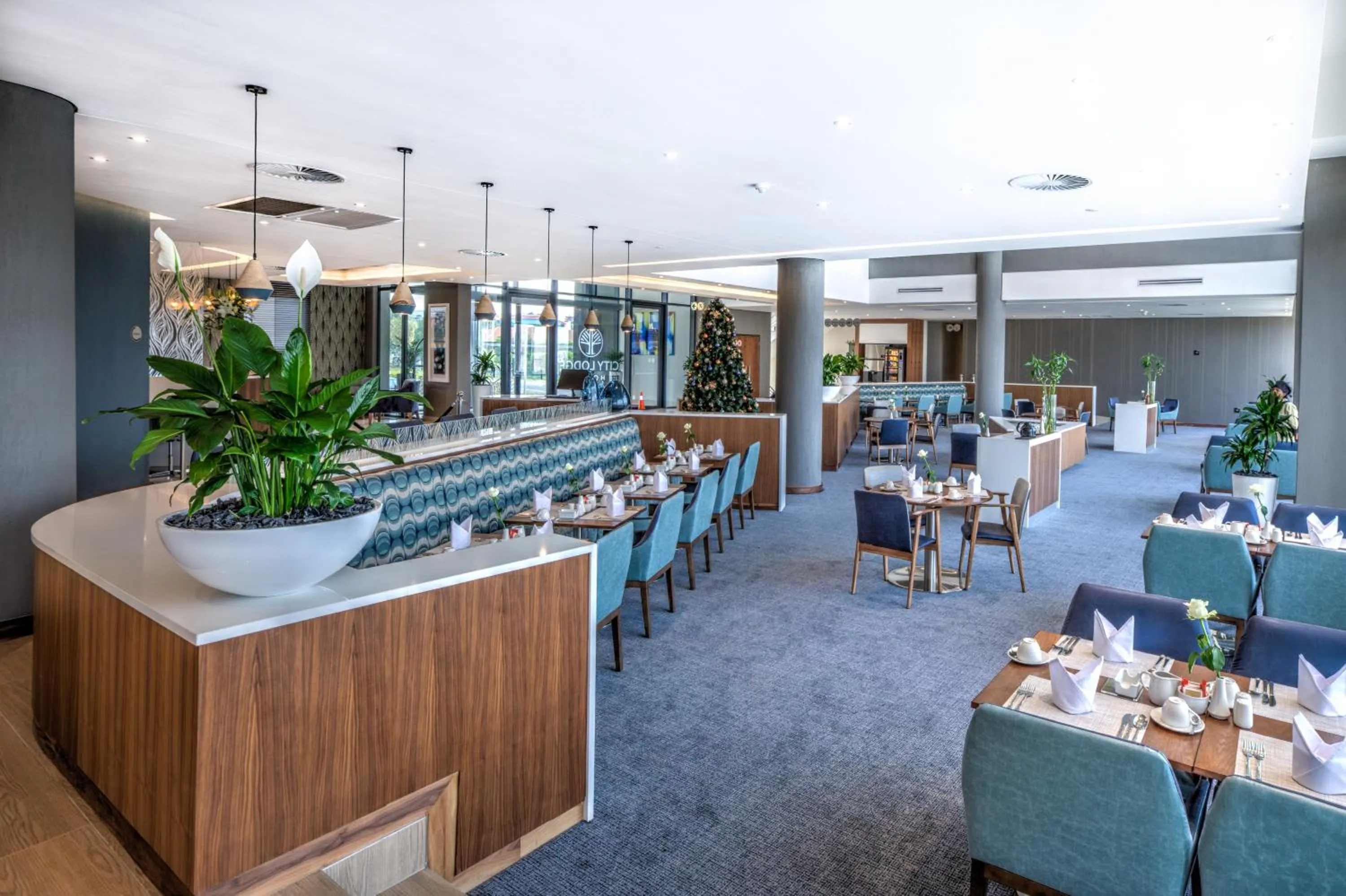 Restaurant/places to eat in City Lodge Hotel Waterfall City