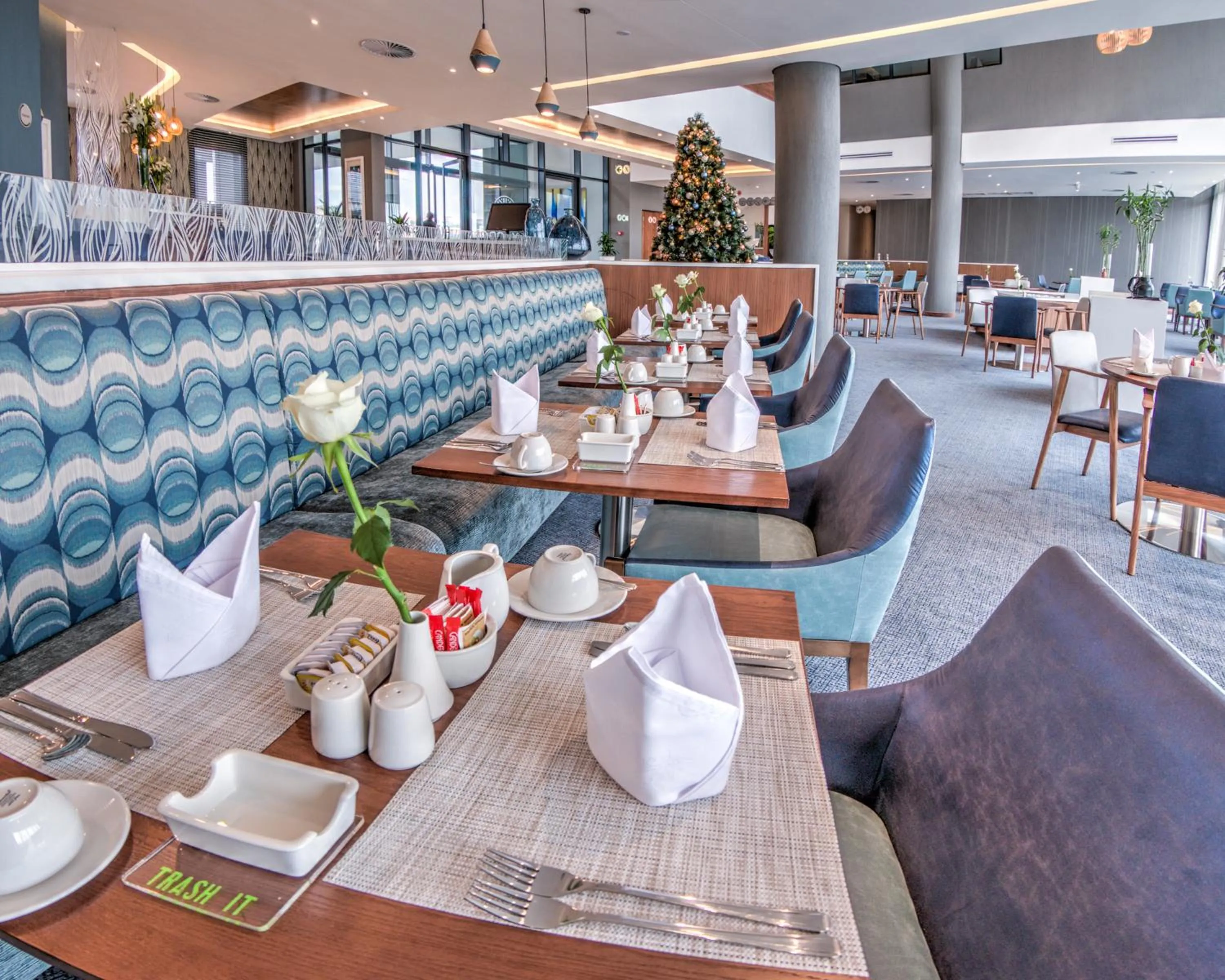 Restaurant/places to eat in City Lodge Hotel Waterfall City