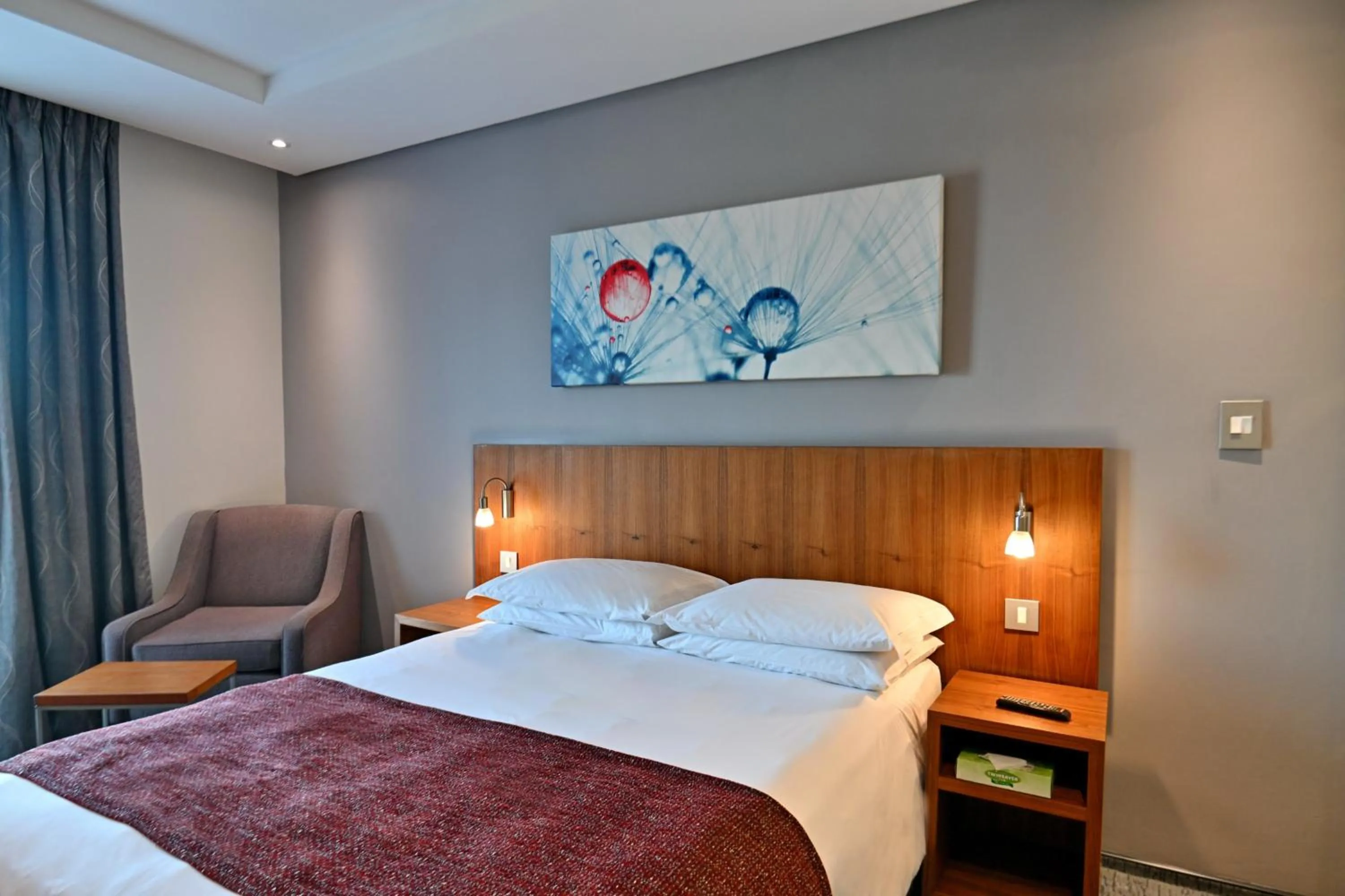 Bed in City Lodge Hotel Waterfall City