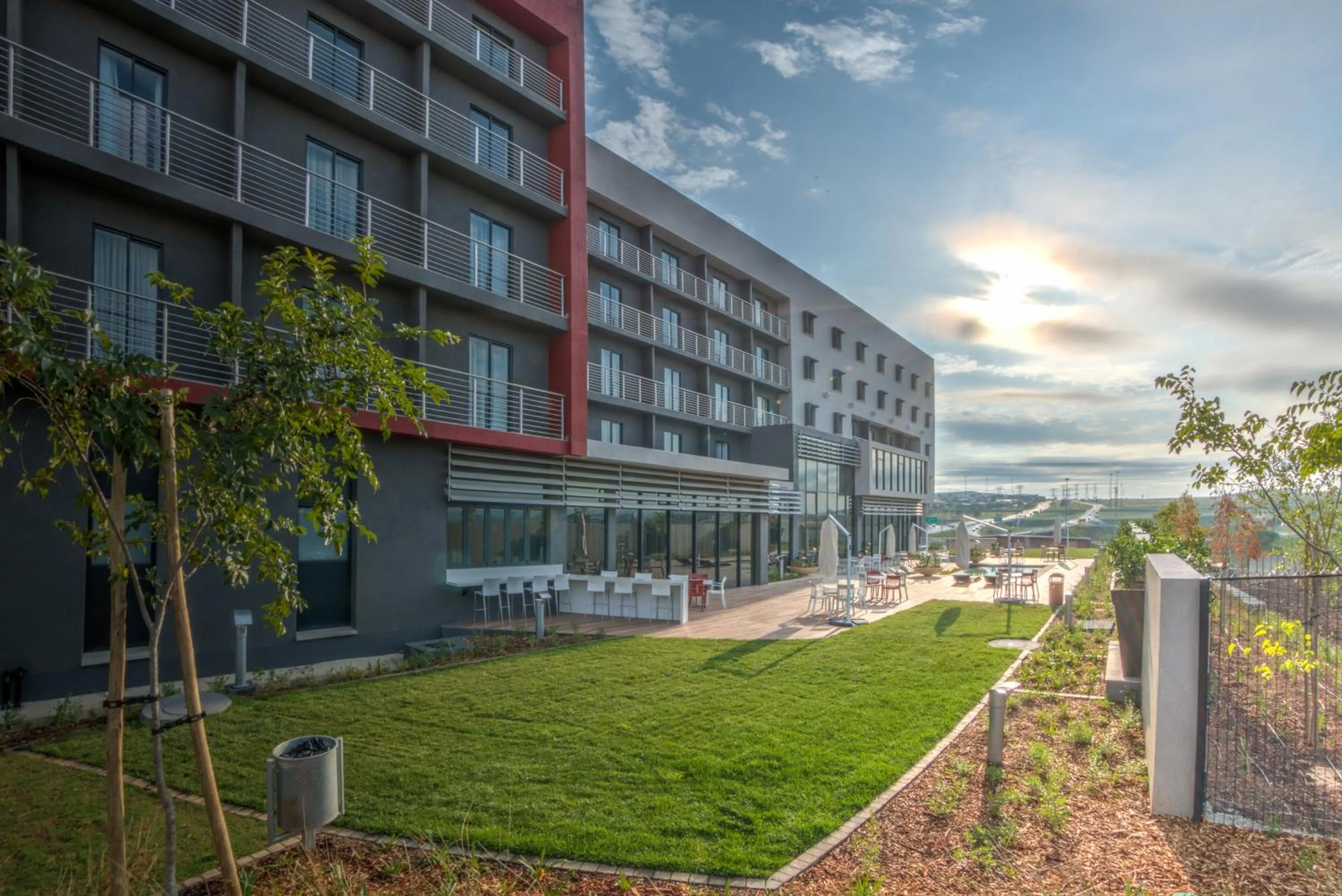 Garden in City Lodge Hotel Waterfall City