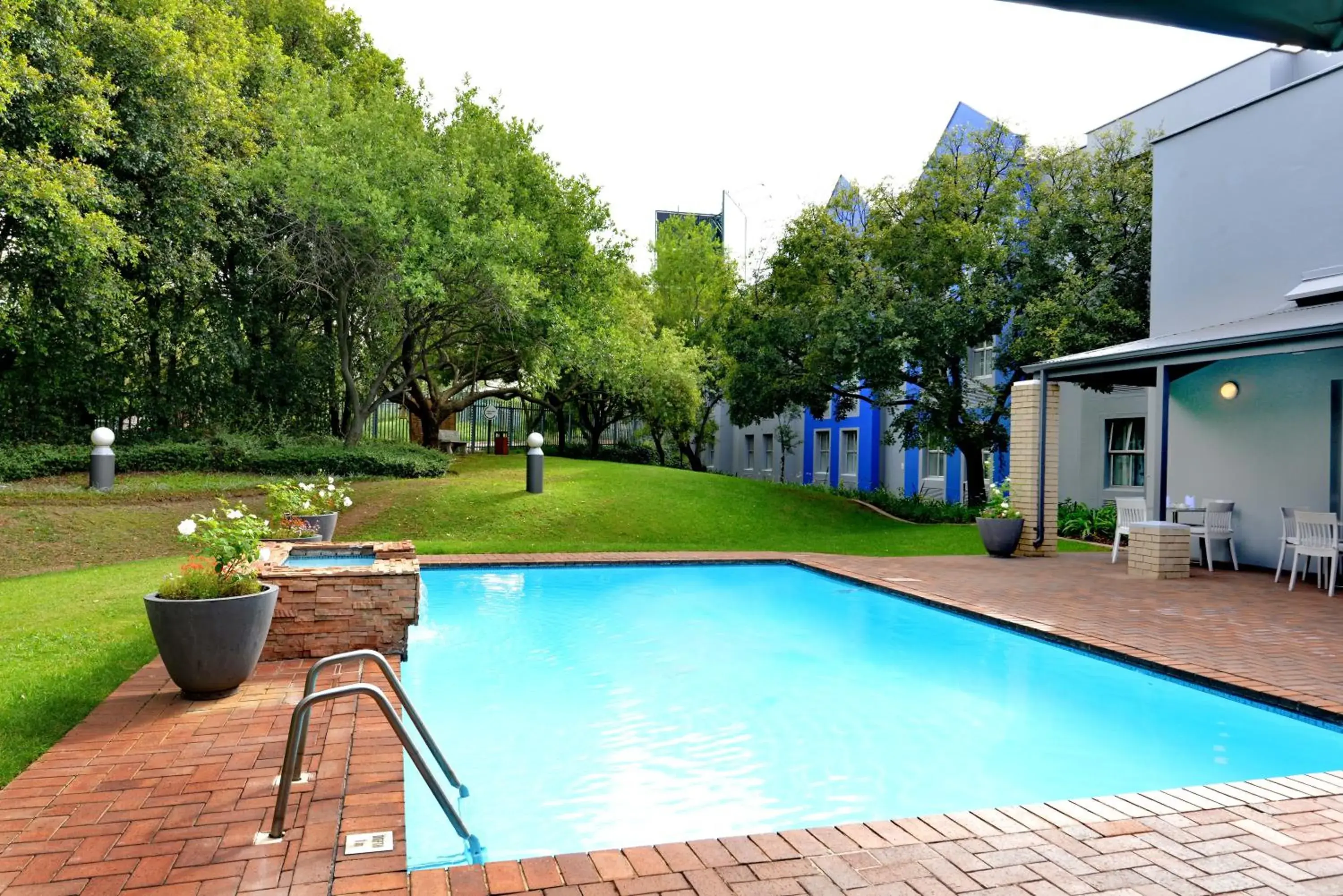 Swimming pool in Town Lodge Waterfall, Midrand Swimming pool in Town Lodge Waterfall, Midrand