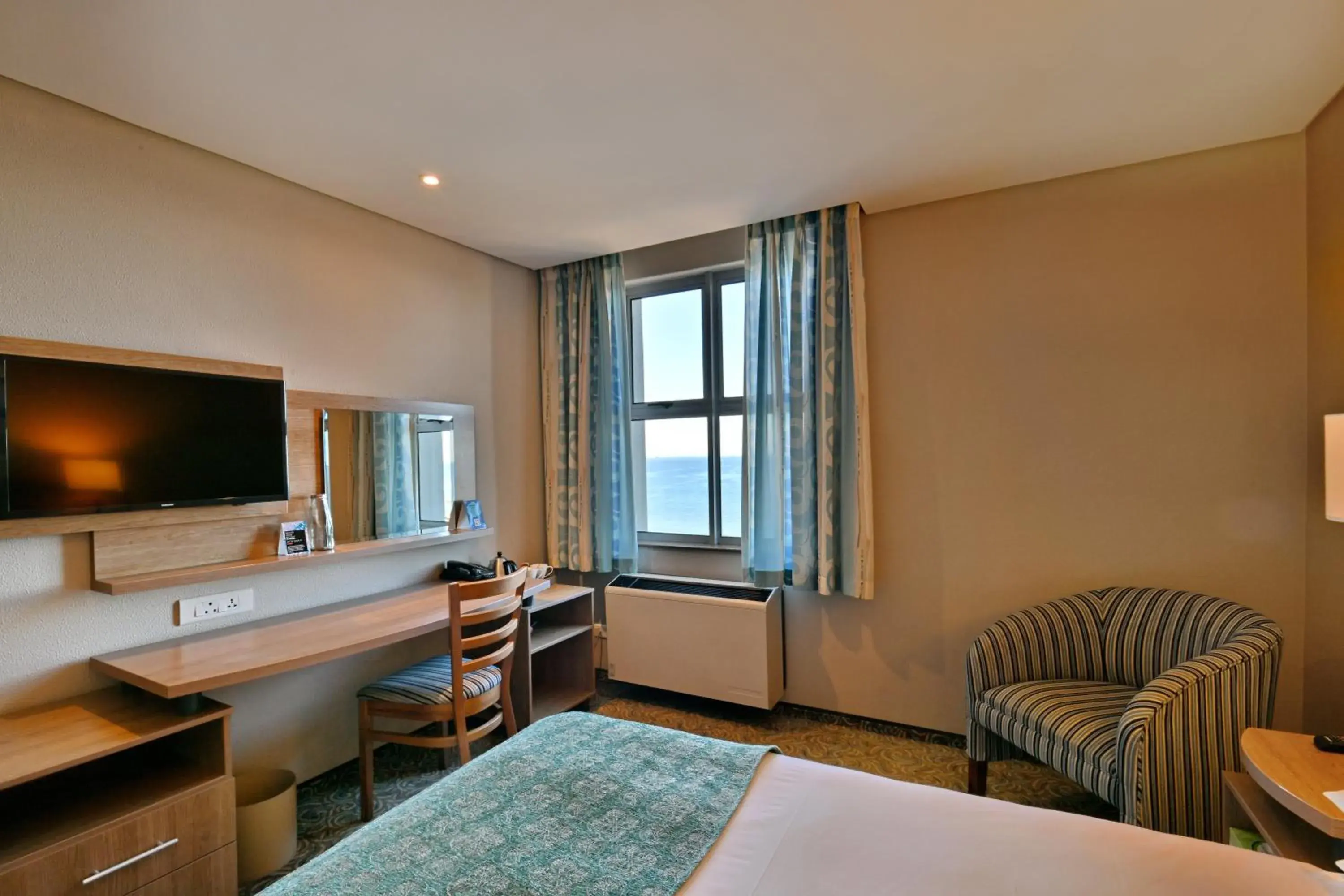 TV and multimedia, Bed in Town Lodge Gqeberha TV and multimedia, Bed in Town Lodge Gqeberha