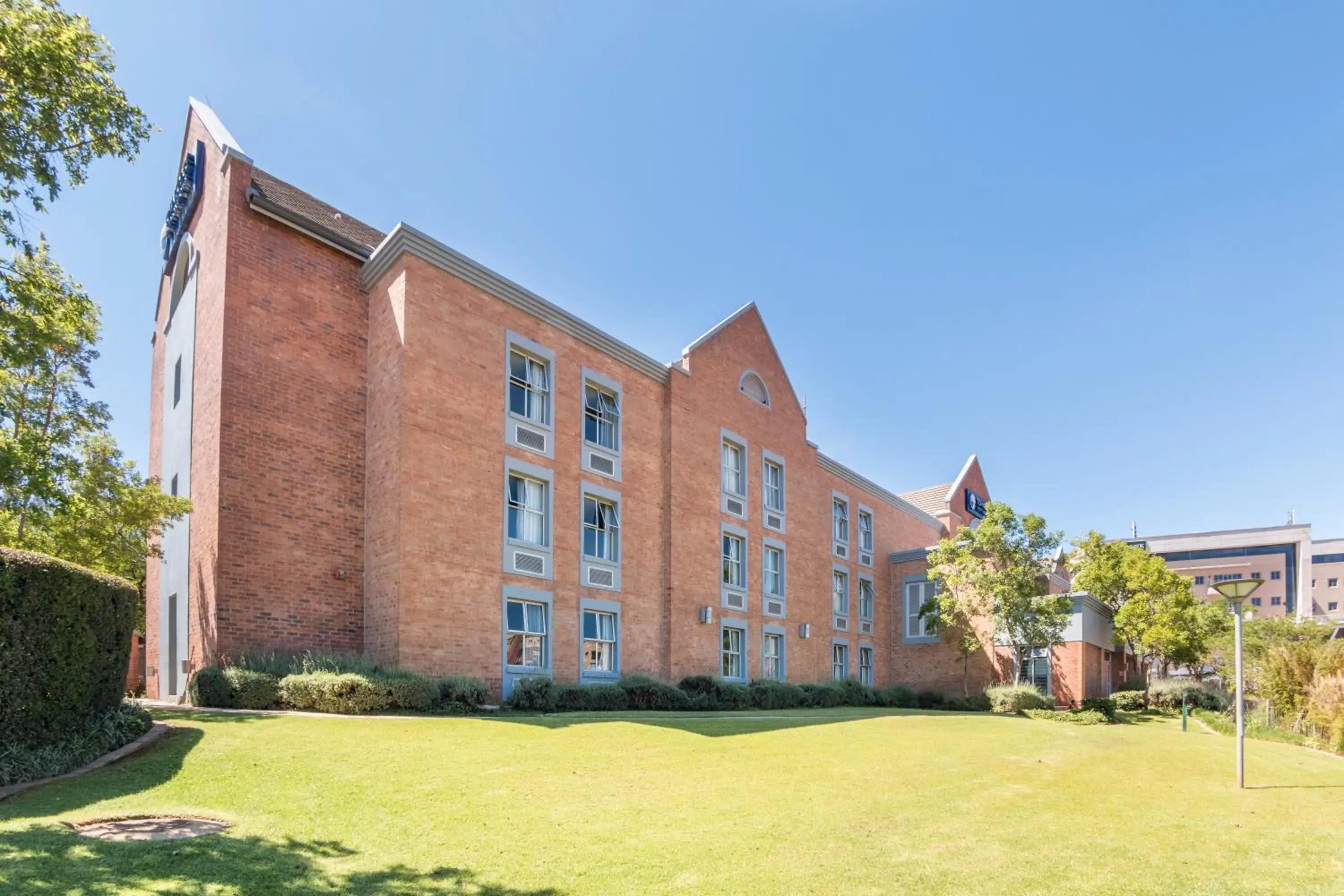 Property building in Town Lodge Roodepoort Property building in Town Lodge Roodepoort