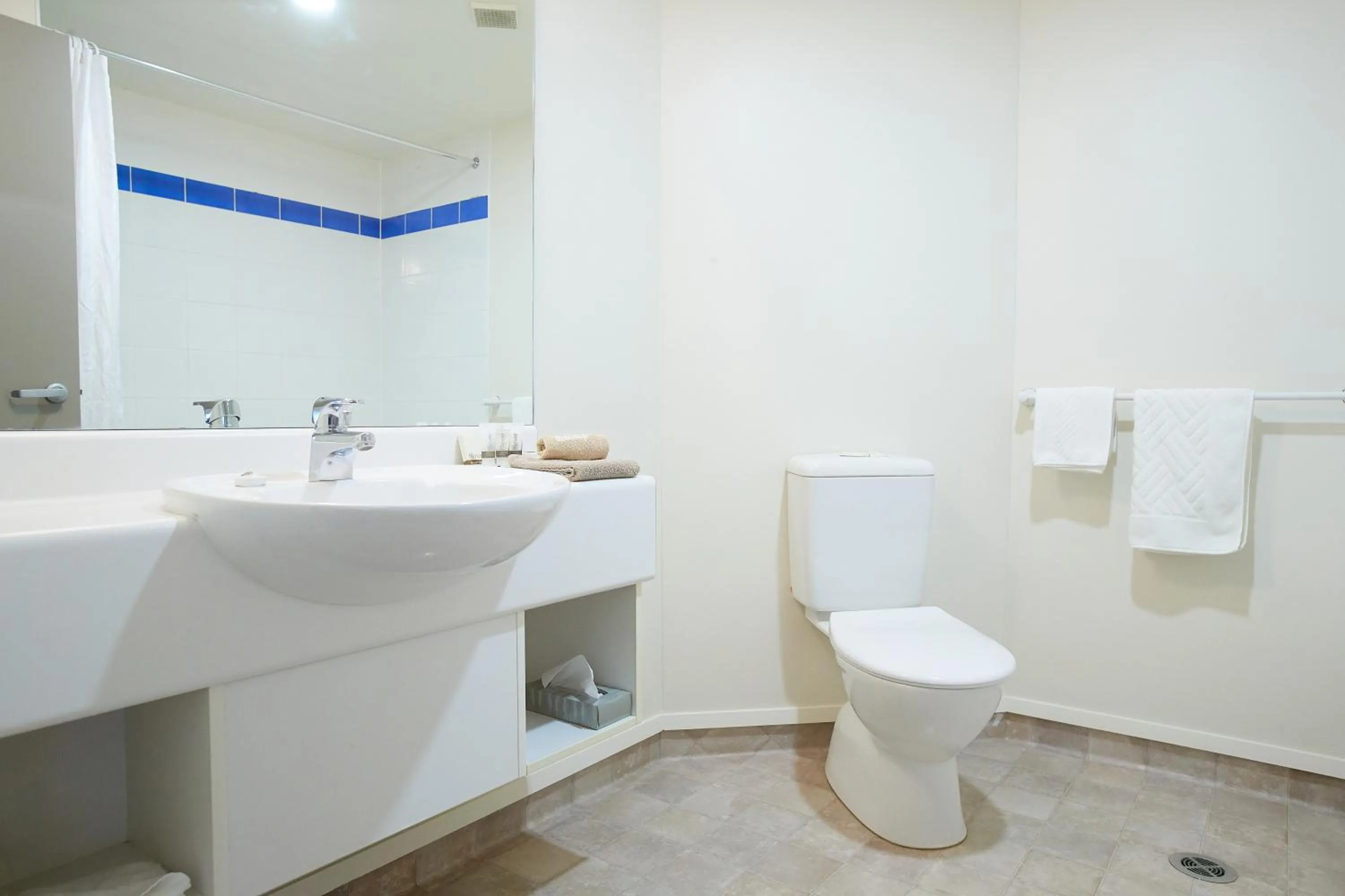 Ventura Inn & Suites Hamilton