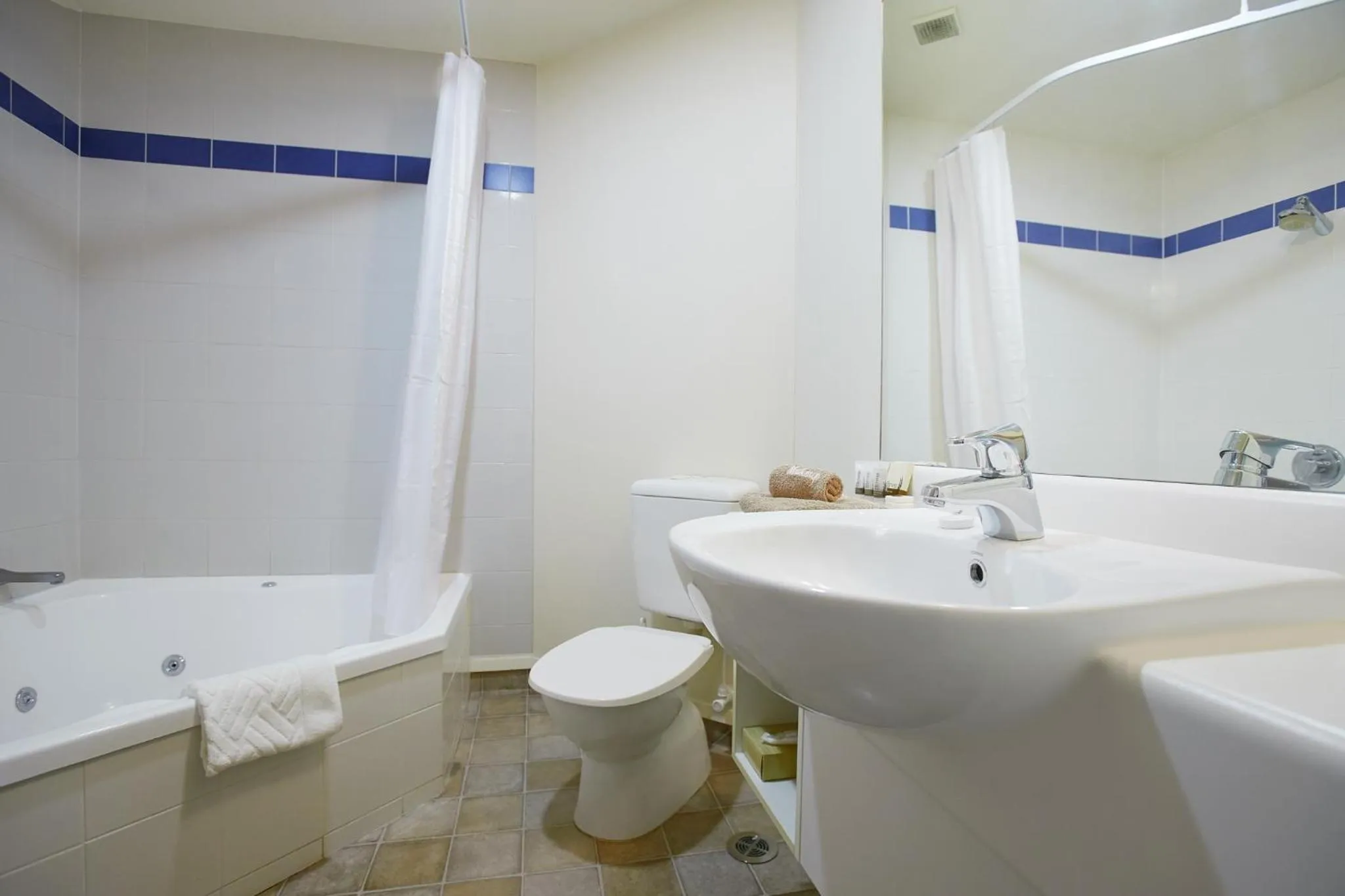 Ventura Inn & Suites Hamilton