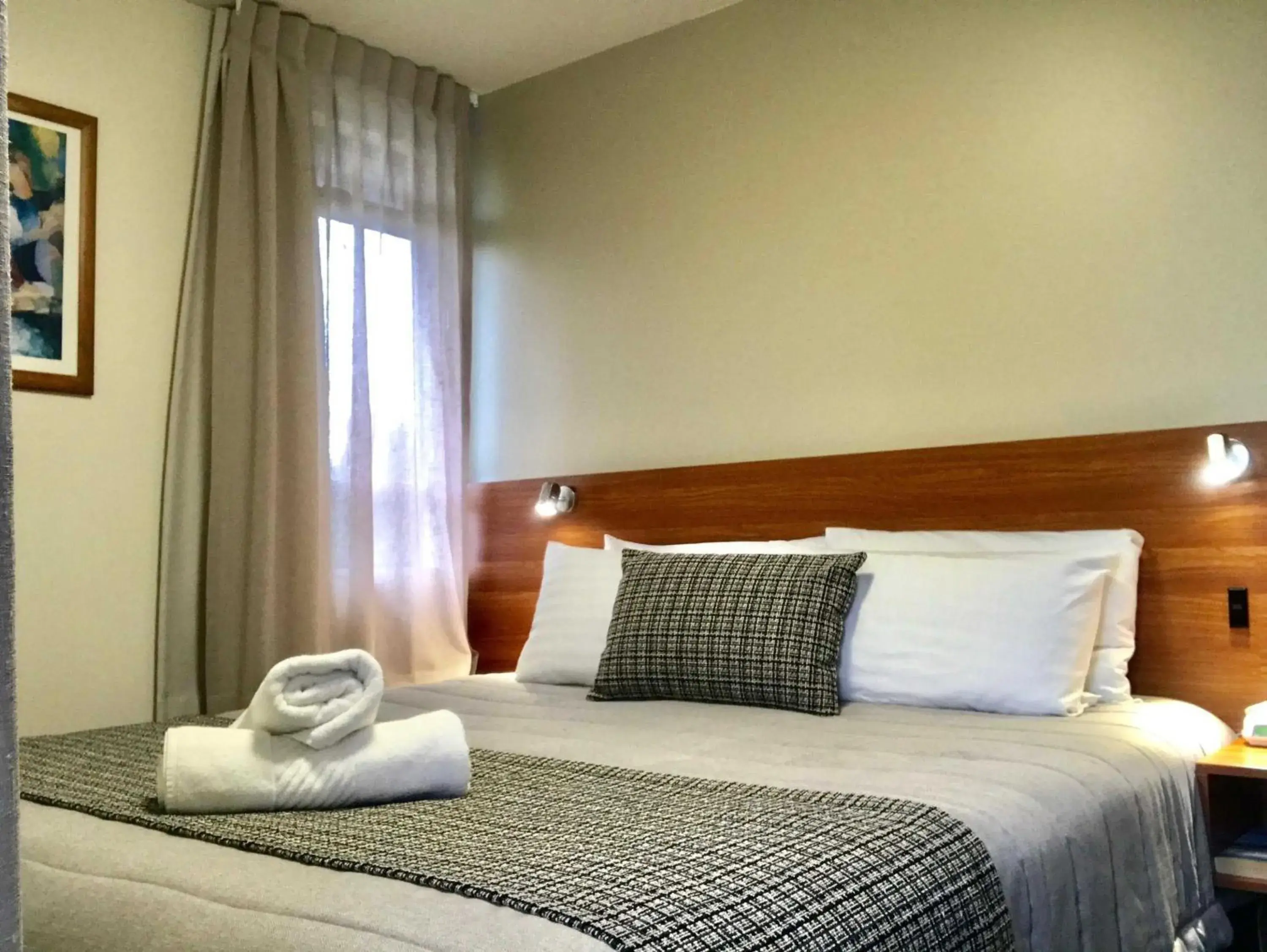 Bed in Ventura Inn & Suites Hamilton Bed in Ventura Inn & Suites Hamilton