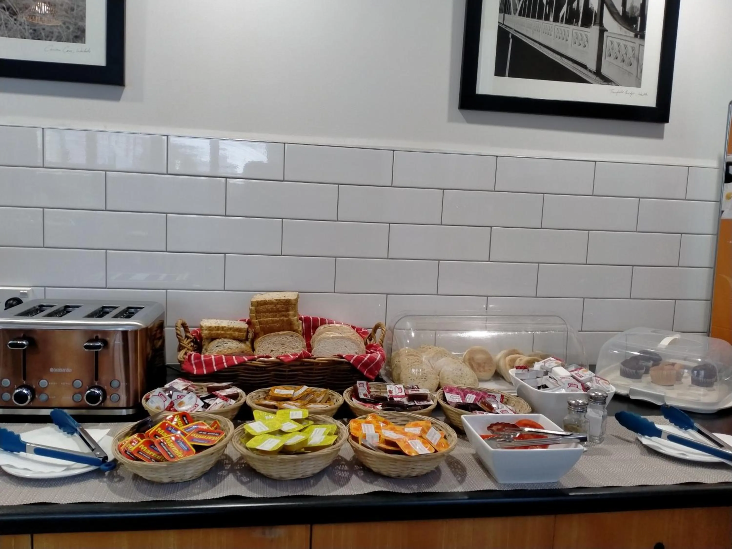 Ventura Inn & Suites Hamilton