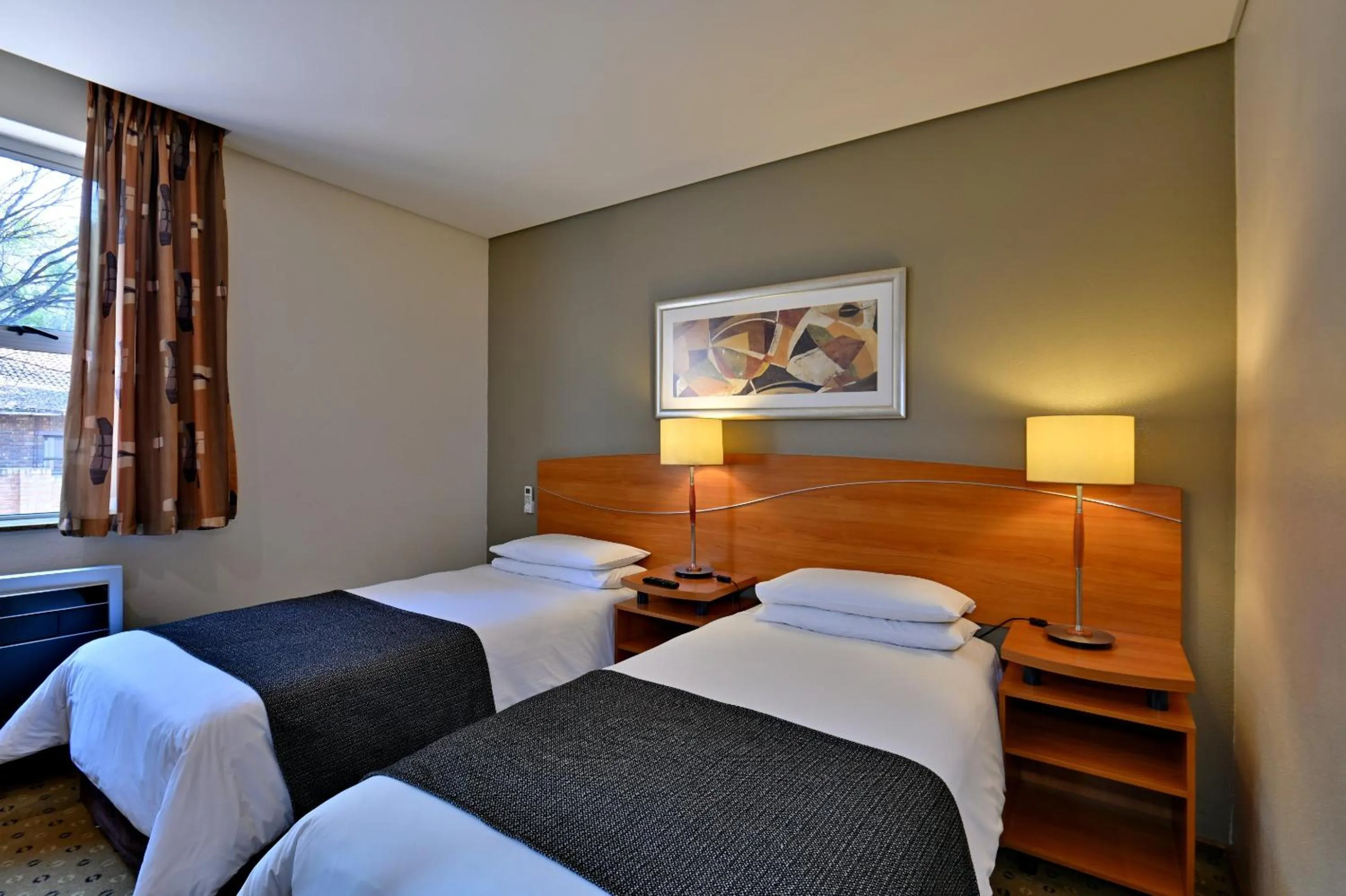 Bed in Road Lodge Sandton