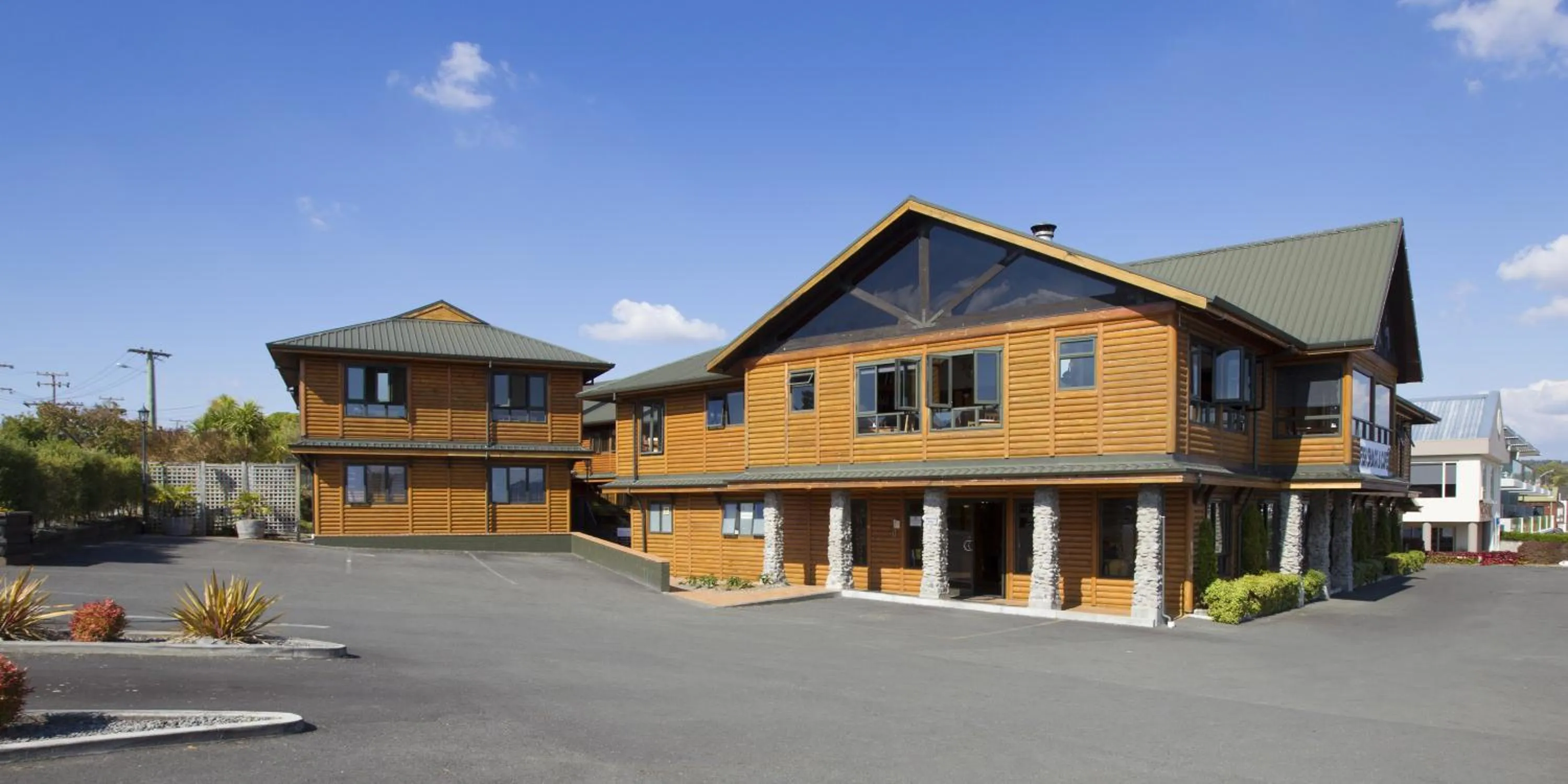 Facade/entrance in Lakefront Lodge Taupo