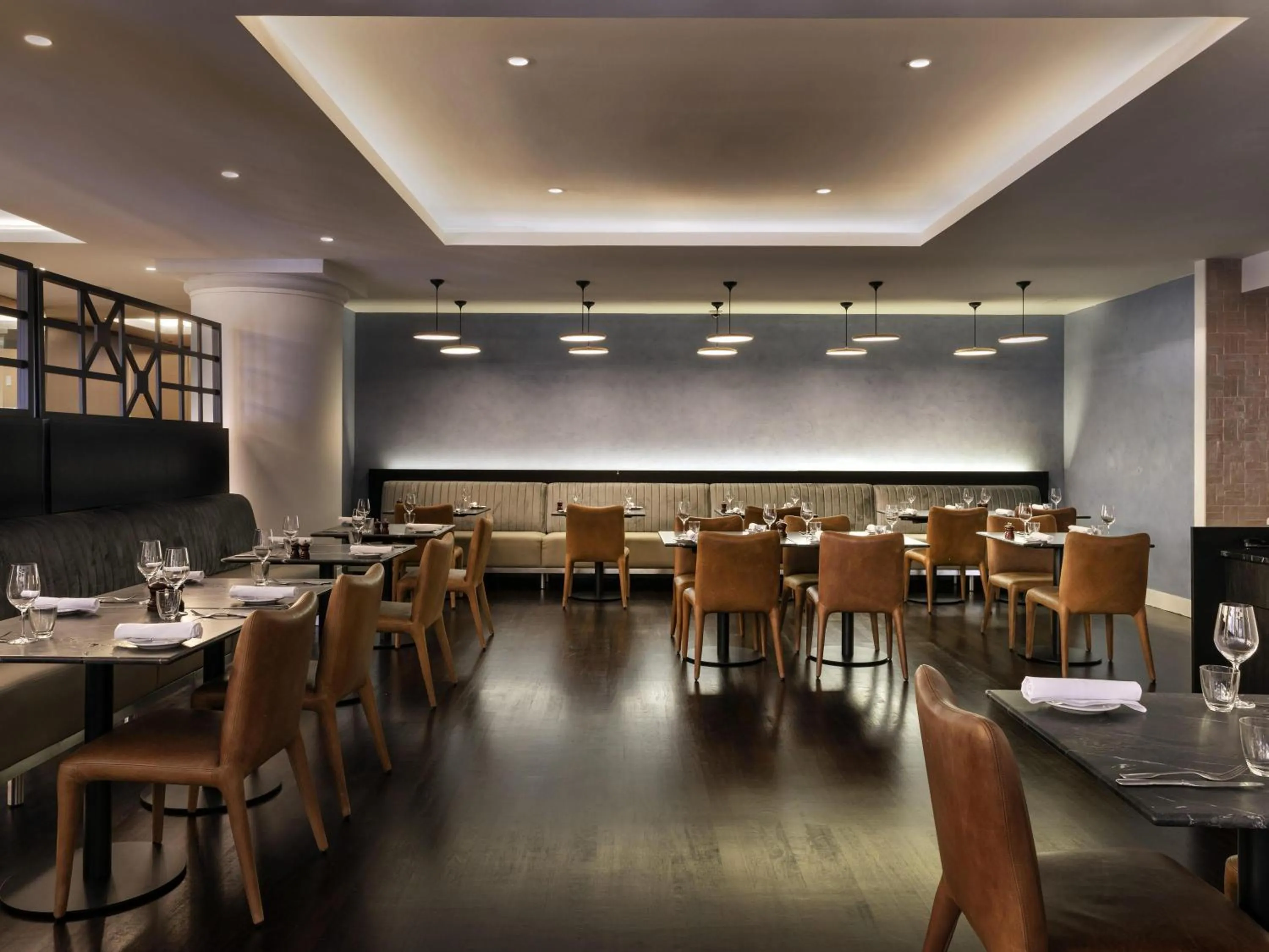 Restaurant/places to eat in Pullman Auckland Hotel & Apartments