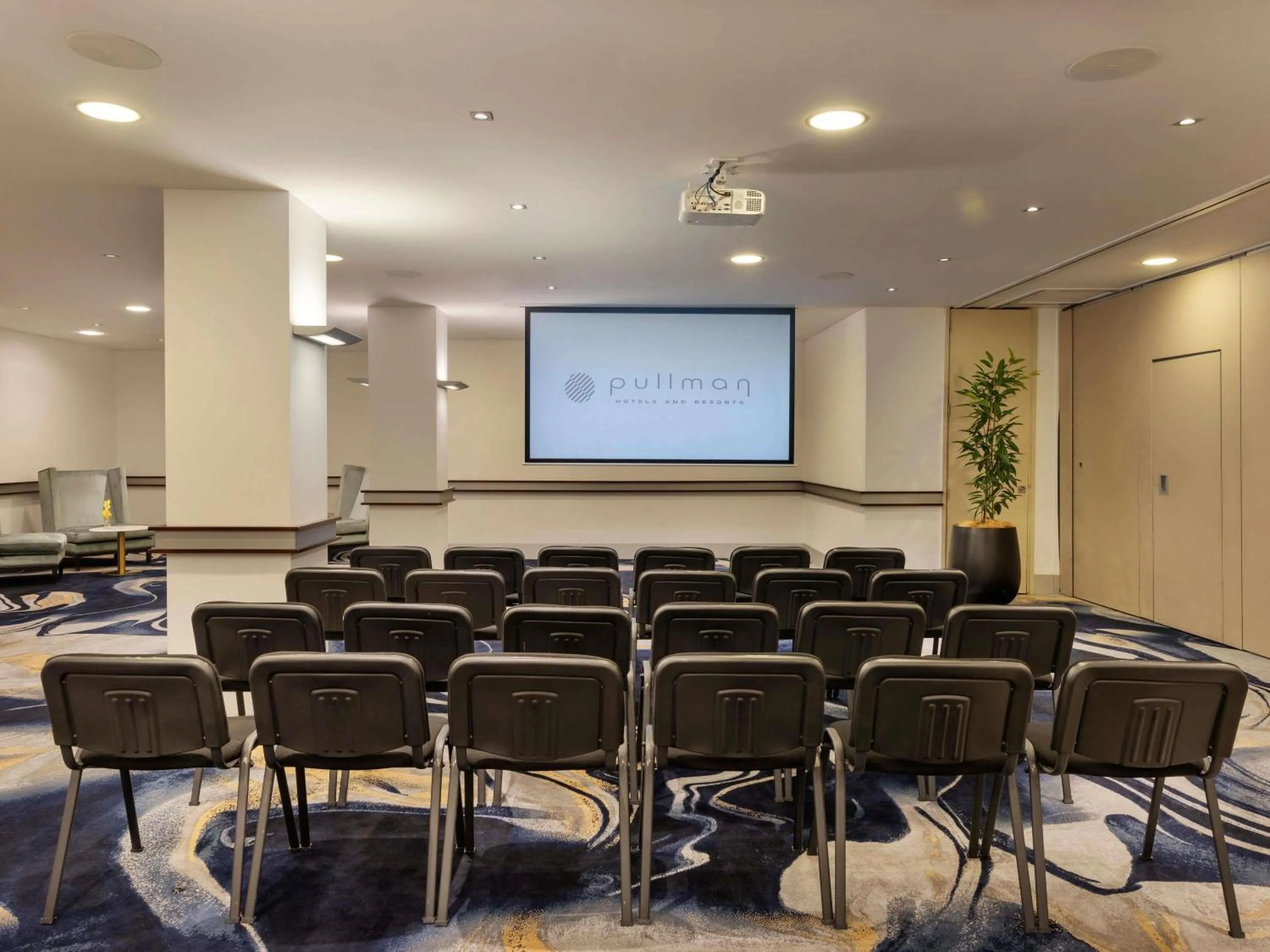 Meeting/conference room in Pullman Auckland Hotel & Apartments