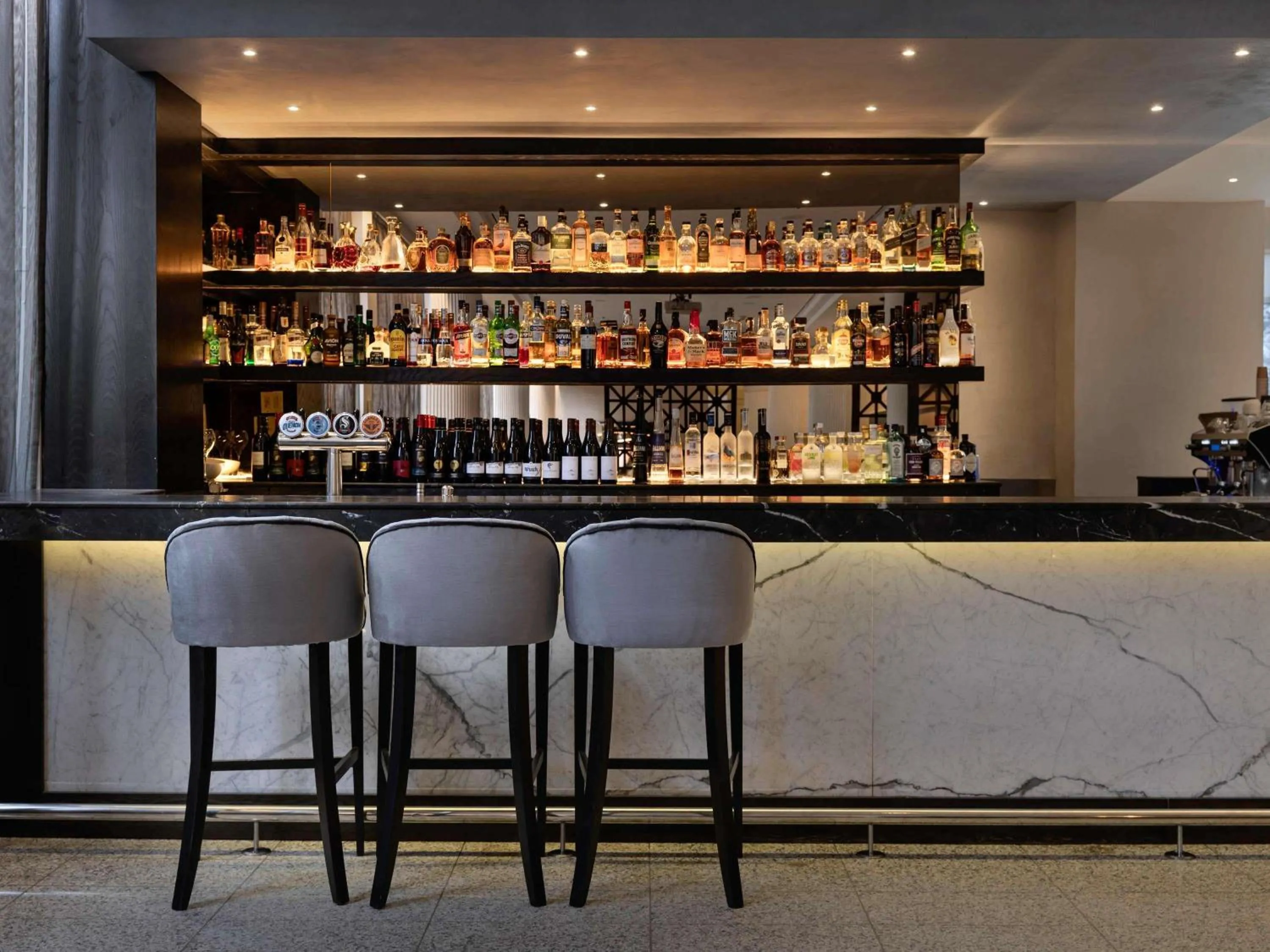 Lounge or bar in Pullman Auckland Hotel & Apartments