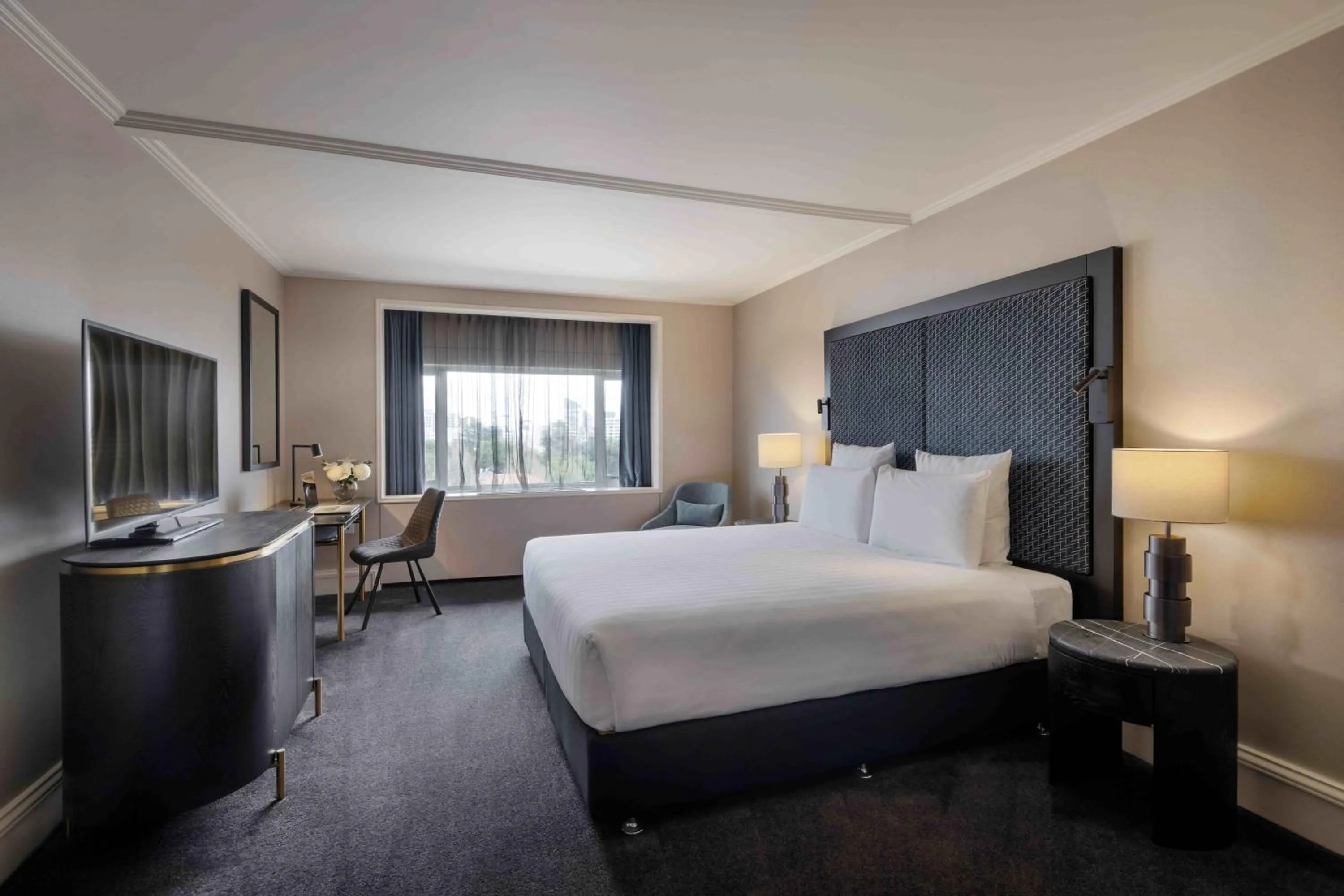 Bed in Pullman Auckland Hotel & Apartments