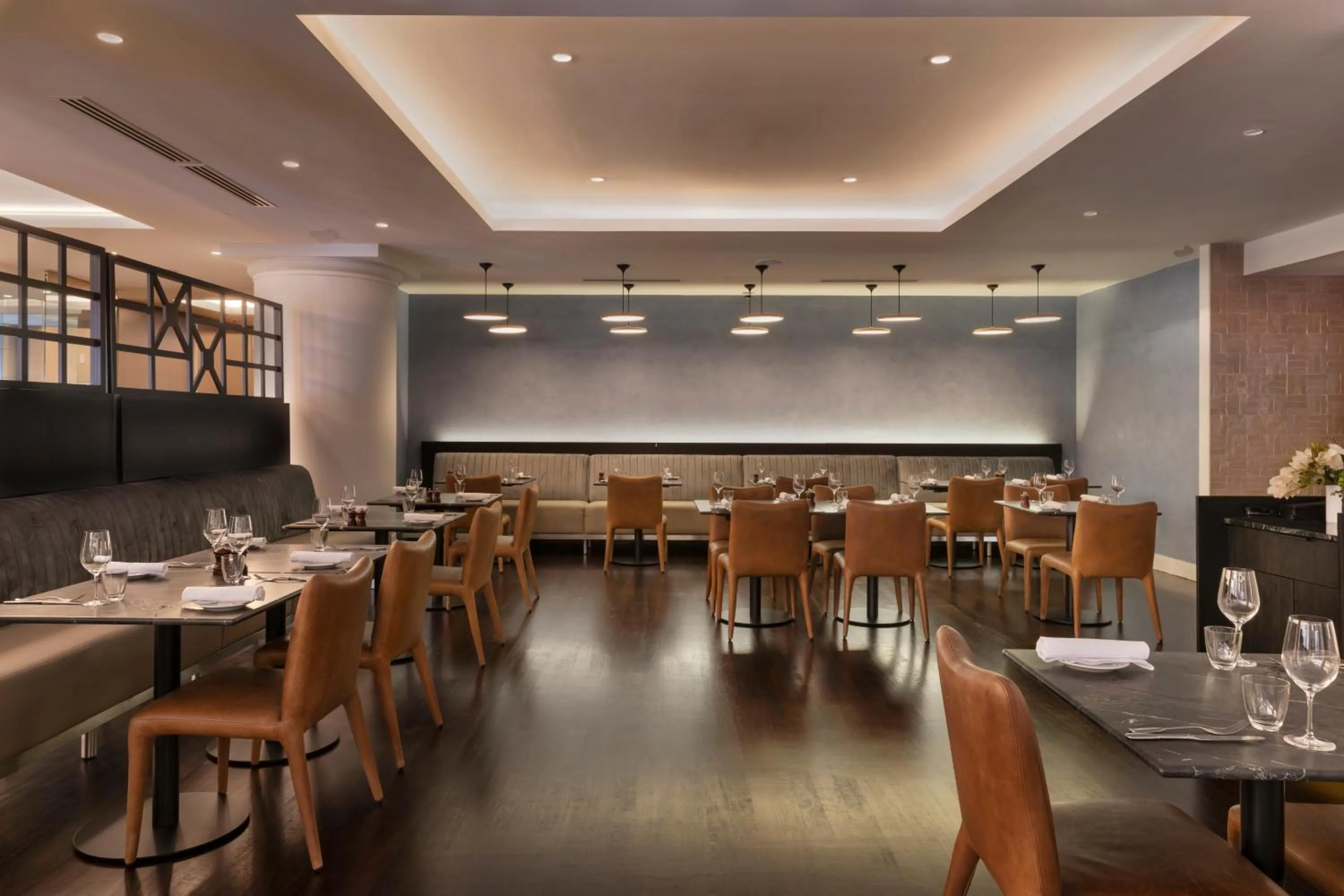 Restaurant/places to eat in Pullman Auckland Hotel & Apartments