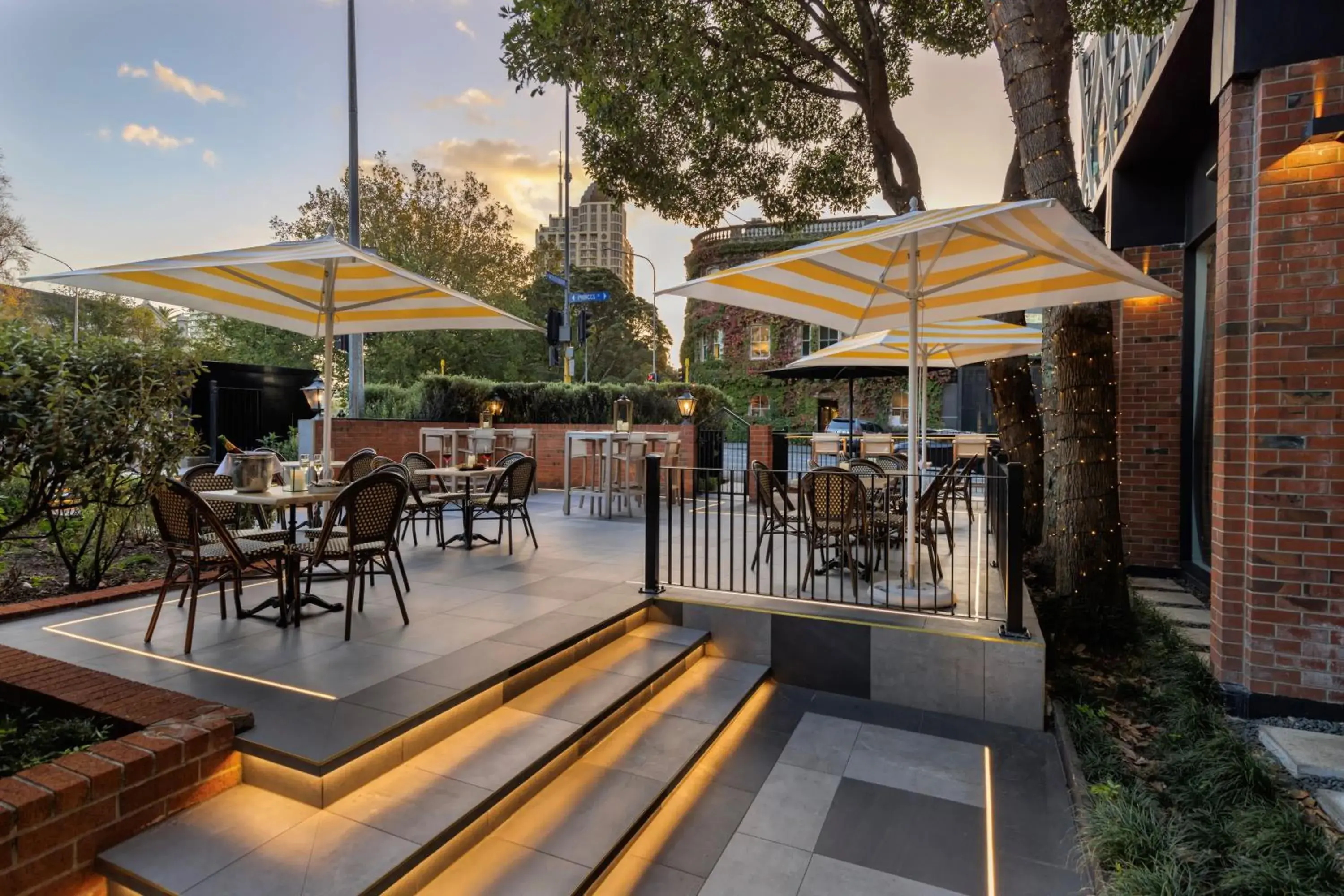 Lounge or bar in Pullman Auckland Hotel & Apartments Lounge or bar in Pullman Auckland Hotel & Apartments