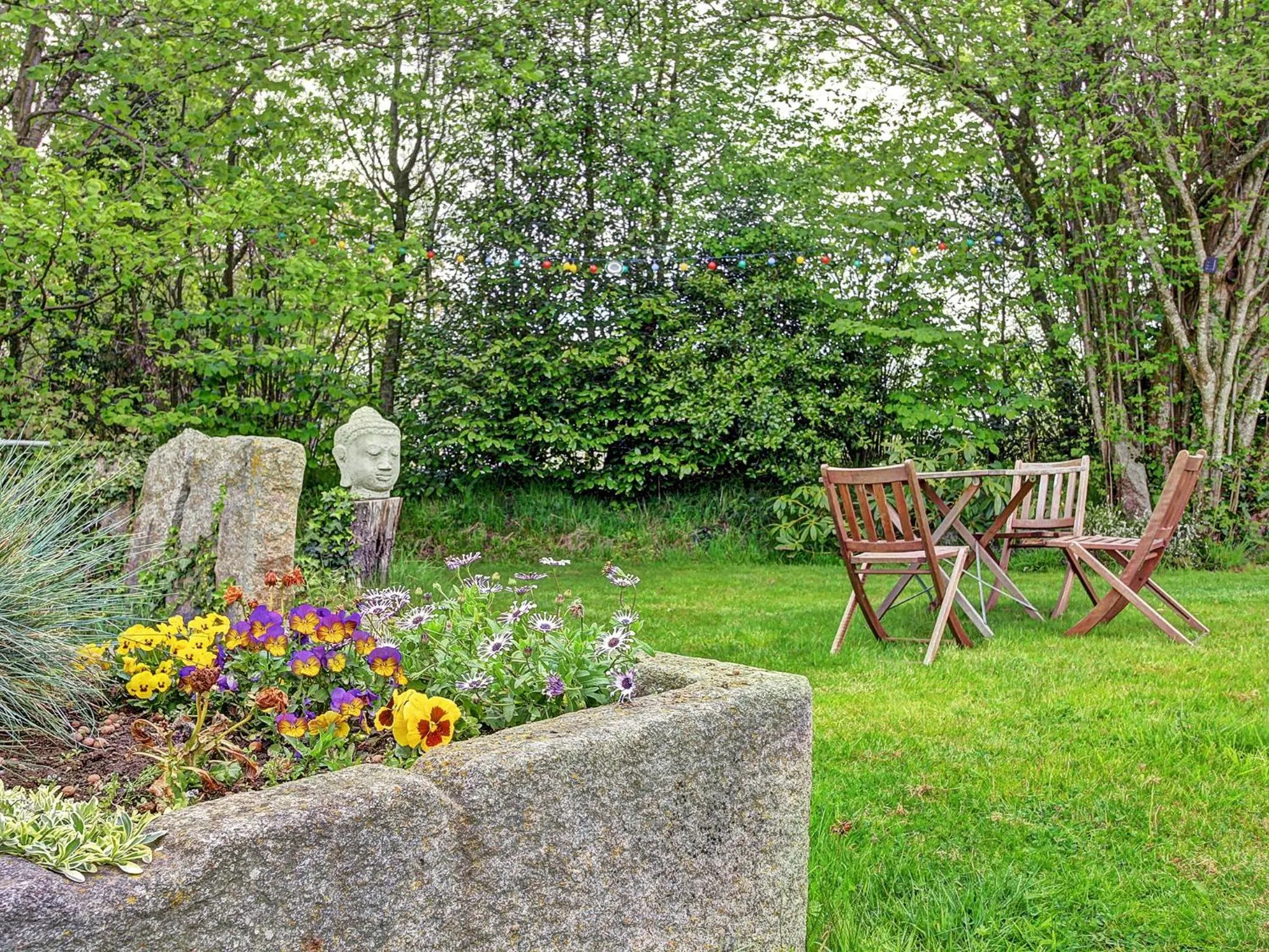 Garden in Le bouddha du lac