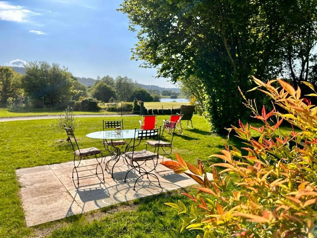 Garden in Le bouddha du lac