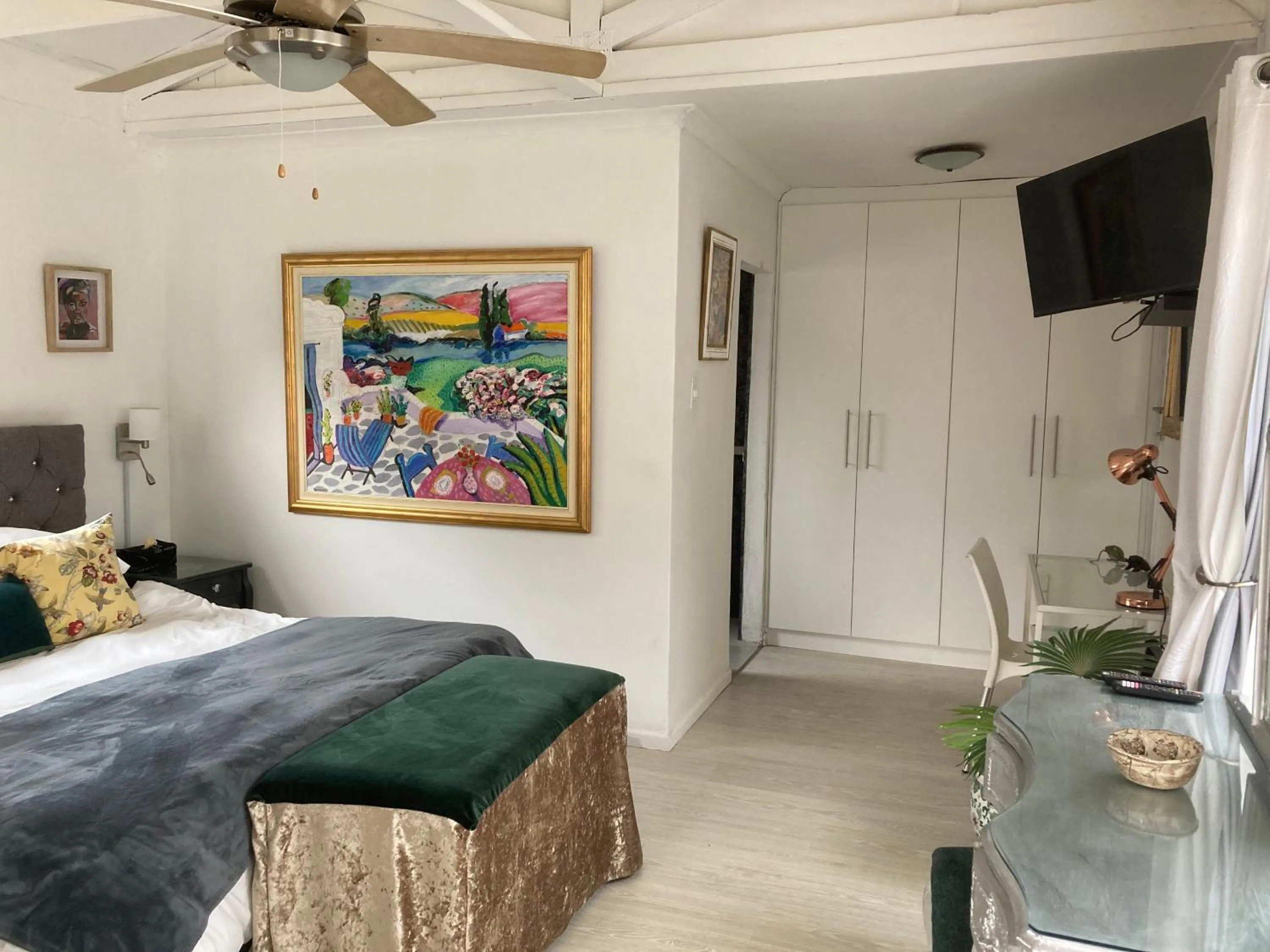 Photo of the whole room, Bed in Constantia Lazy River