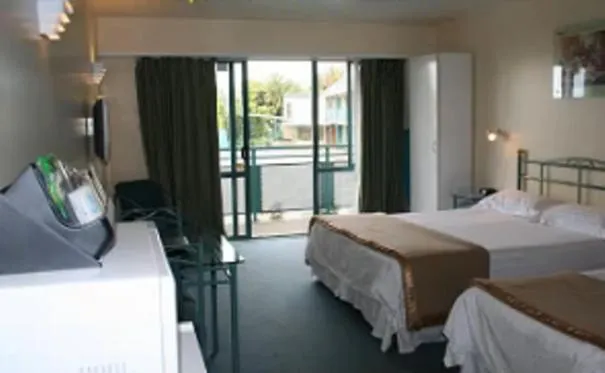 Photo of the whole room, Bed in Rayland Motel