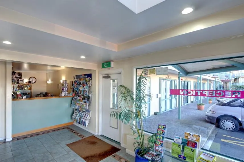 Lobby or reception in Rayland Motel