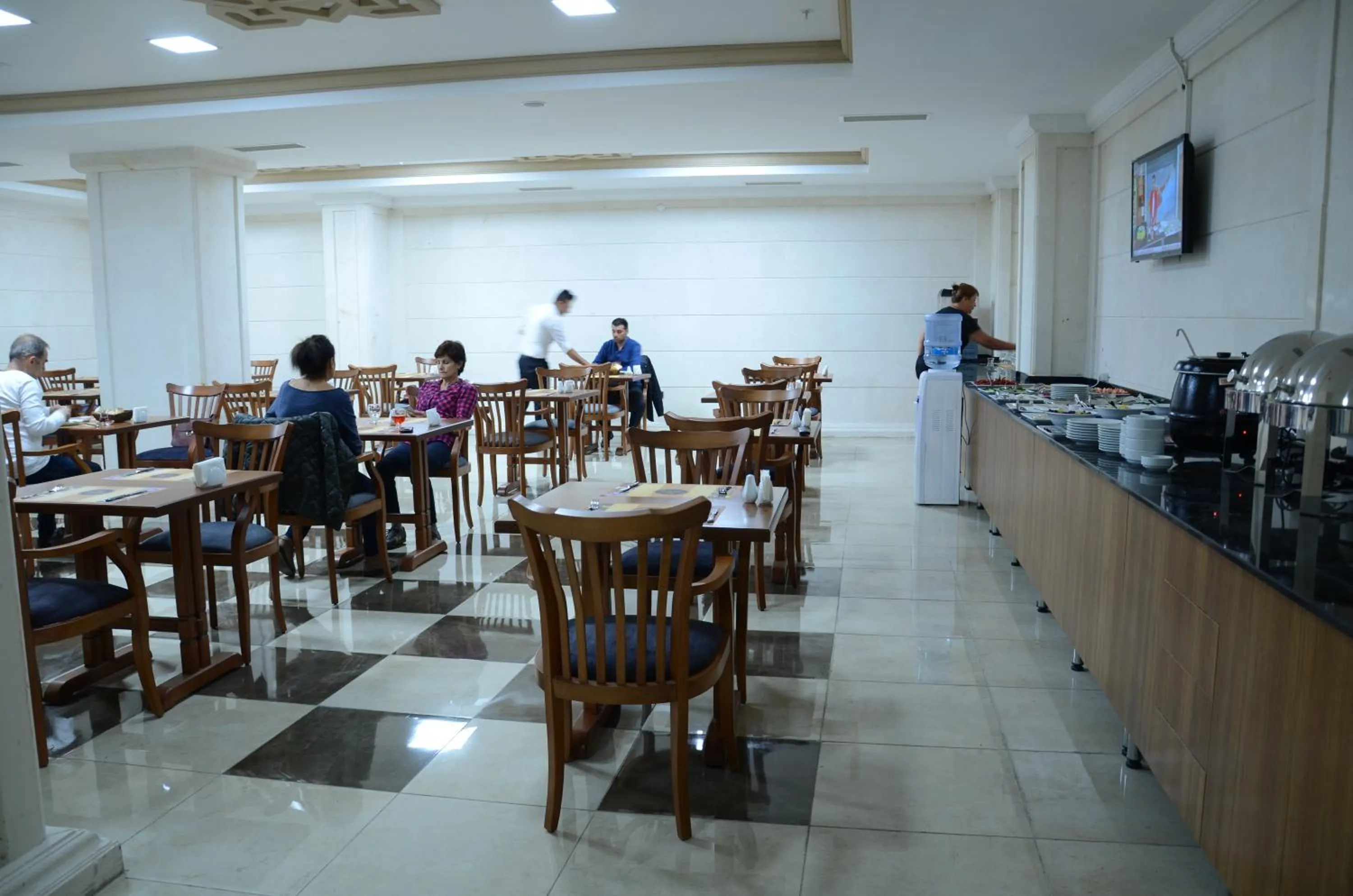 Restaurant/places to eat in Safa Royal Museum Hotel