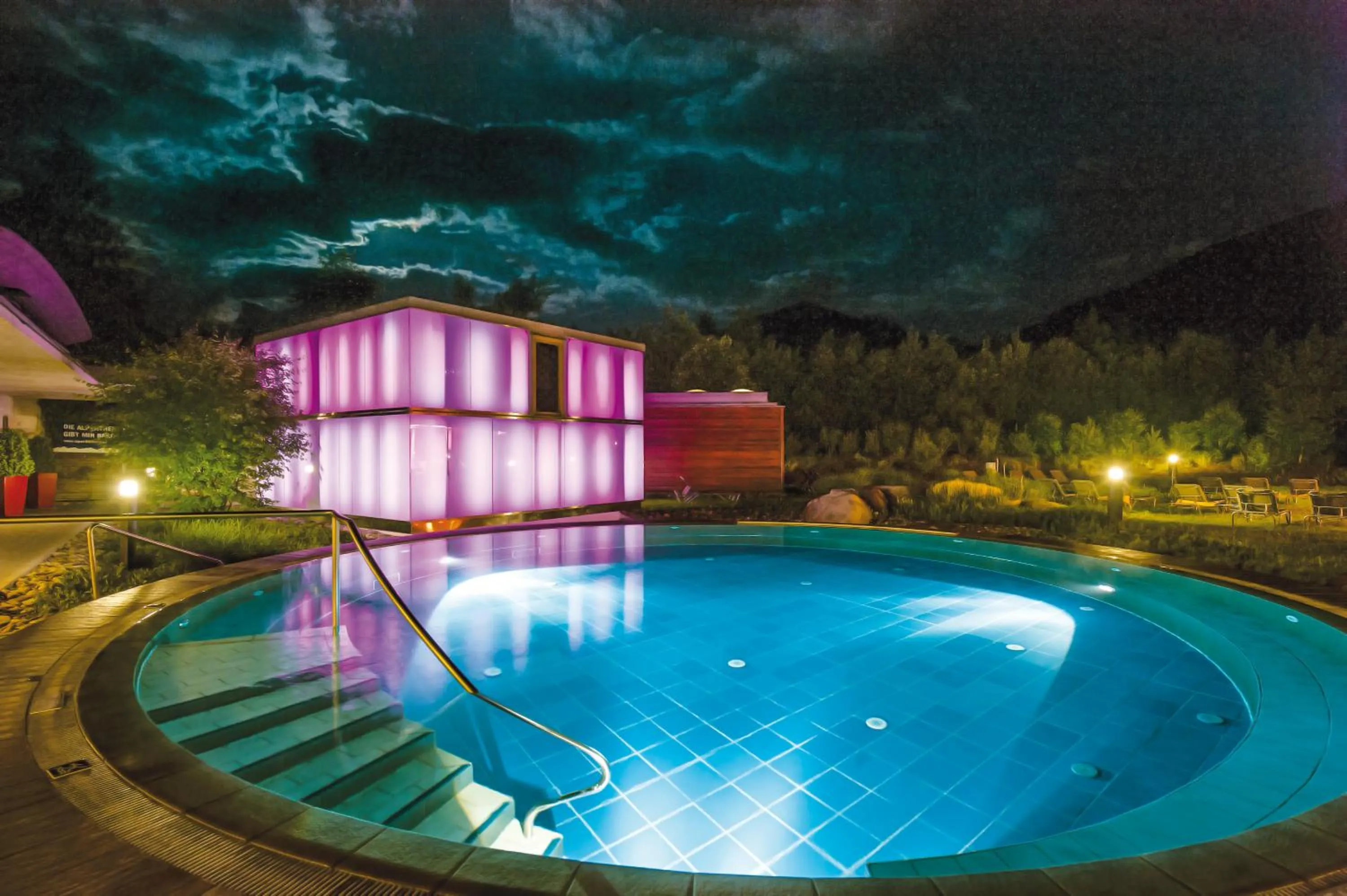 Swimming pool in Hotel Das Gastein - ganzjährig inklusive Alpentherme Gastein & Sommersaison inklusive Gasteiner Bergbahnen